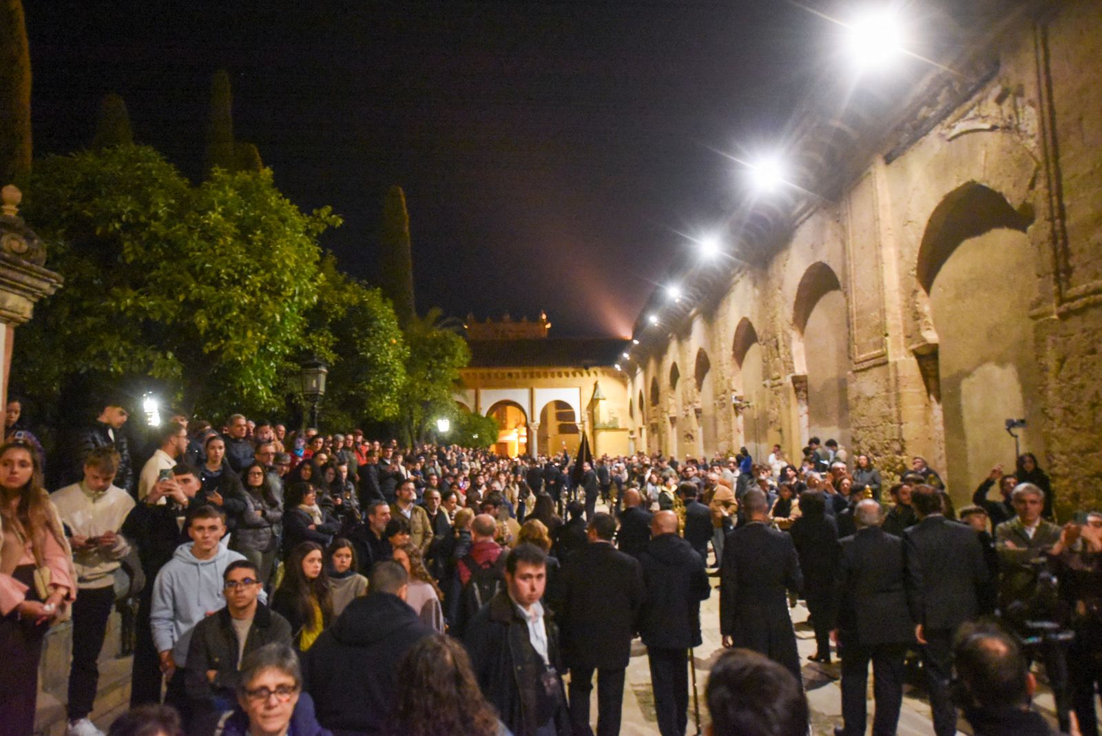 El Vía Crucis de las Cofradía con el Señor de la Sangre, en imágenes