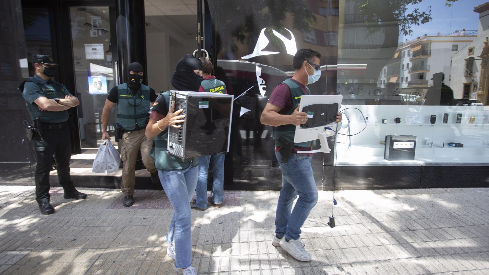 Operación de la Guardia Civil contra una tienda de artículos espía.