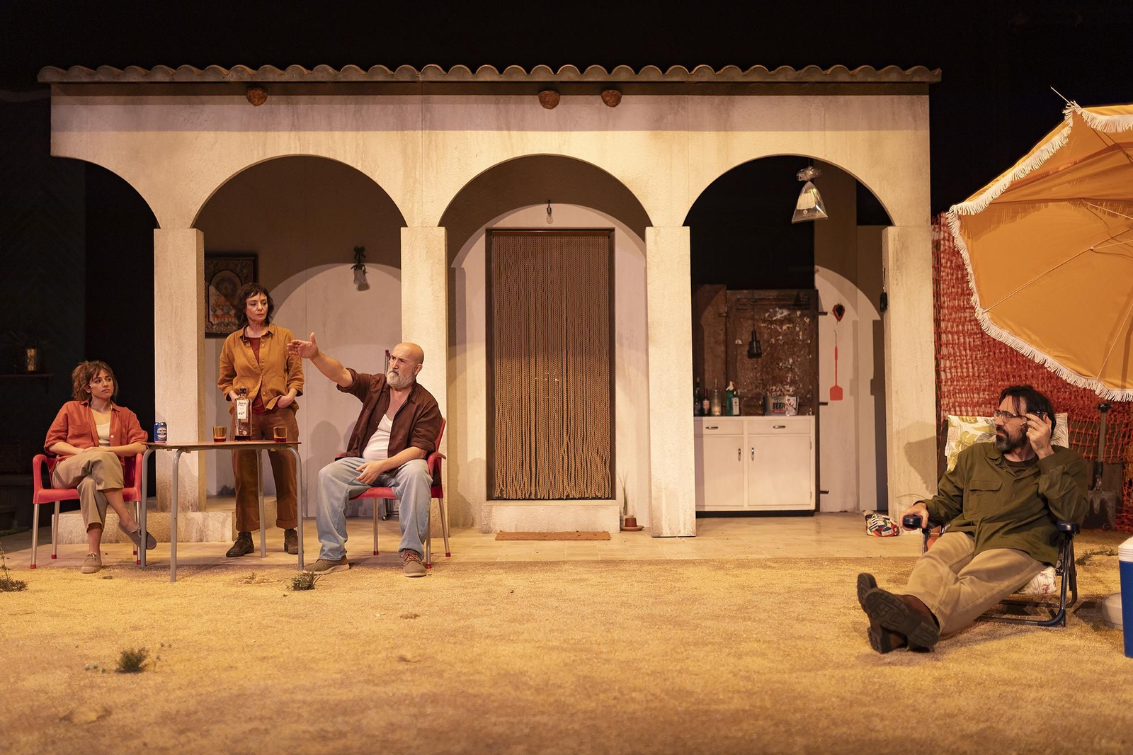 Los personajes chejovianos en la casa de campo castellana de la segunda obra.