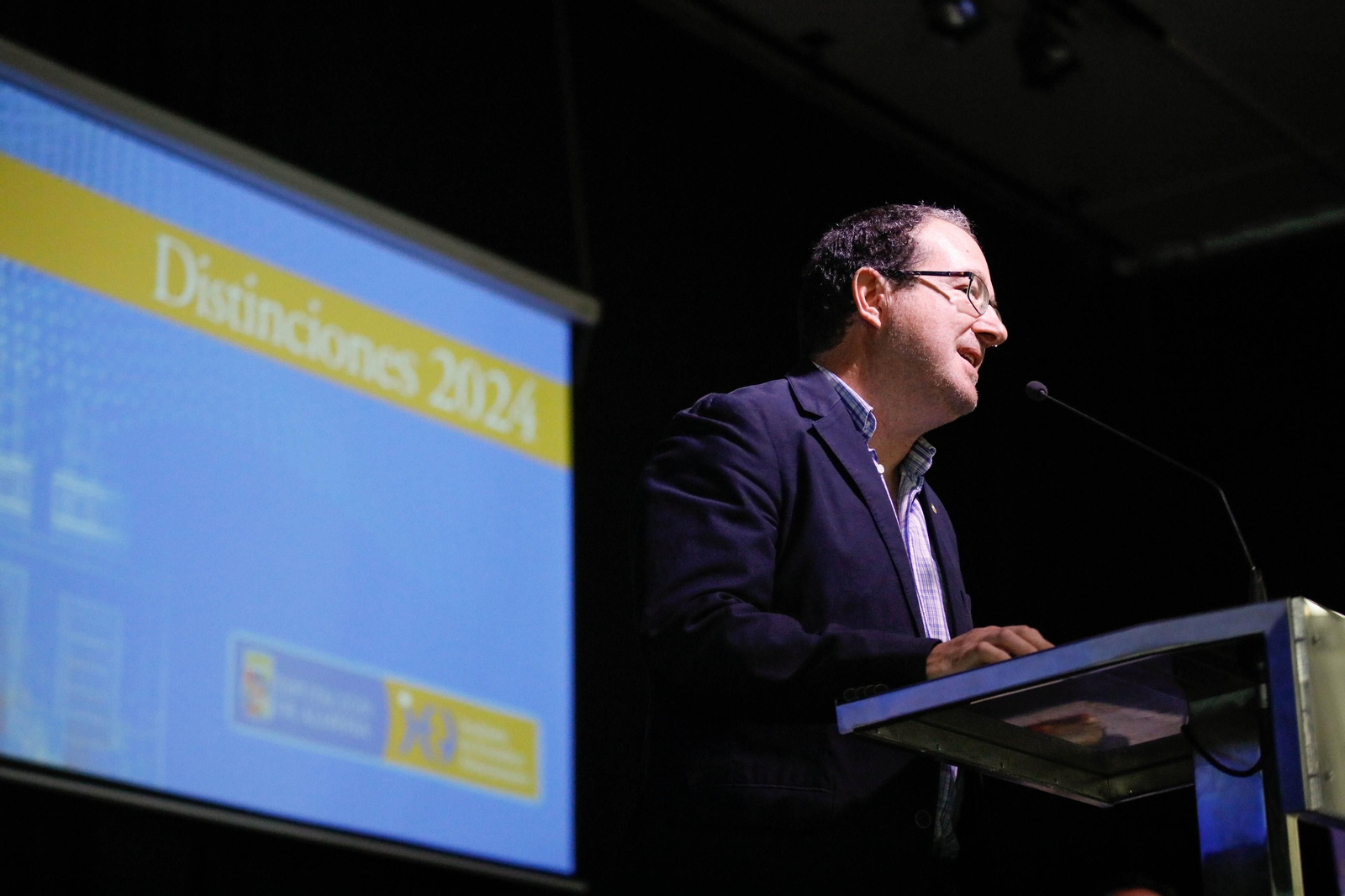 Imágenes de la entrega de los Escudos de Oro del IEA y la celebración de su Plenario