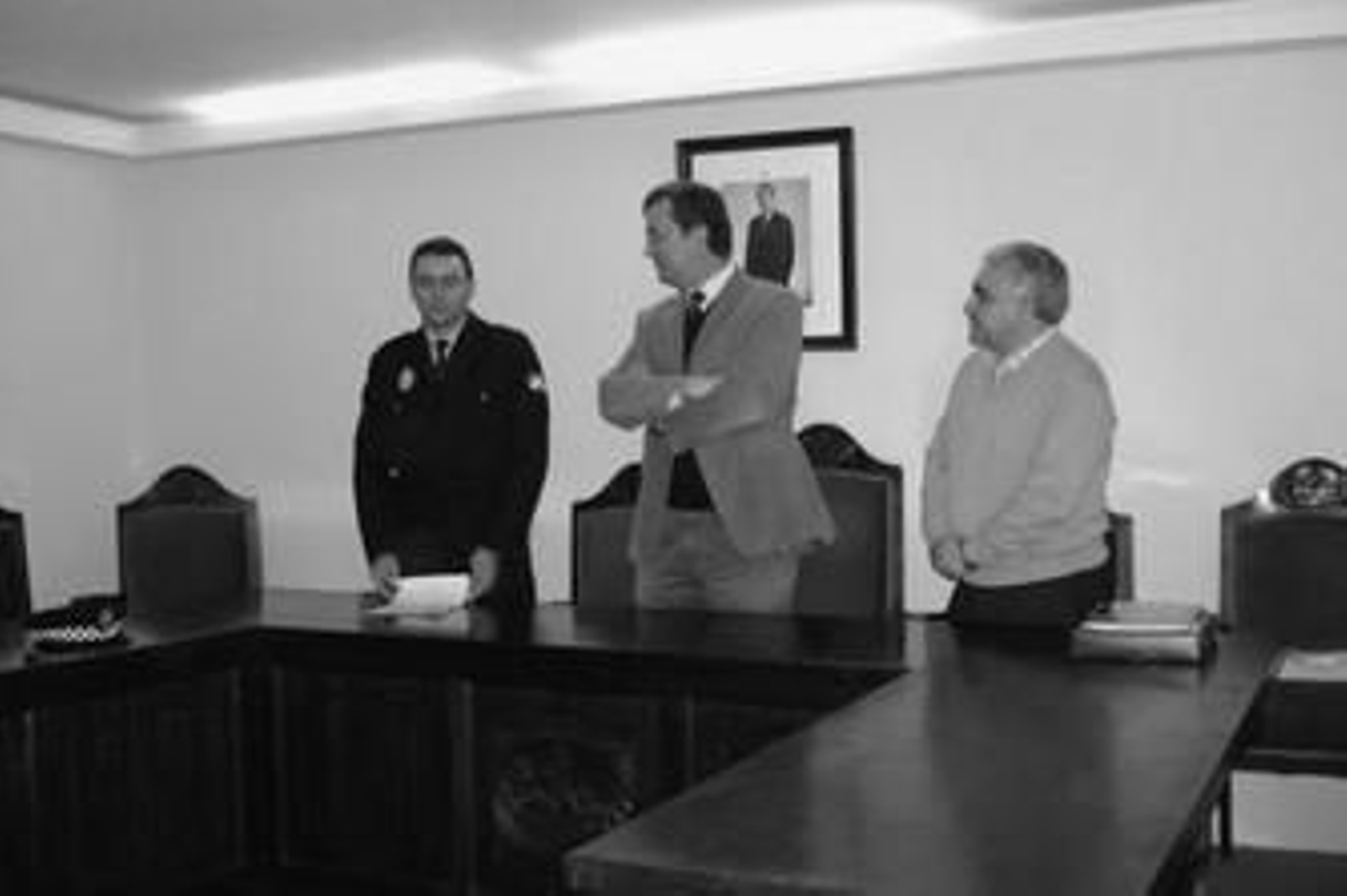 Francisco Javier Espejo, junto a Pascual Collado y Andrés Beffa, ayer en el Ayuntamiento.