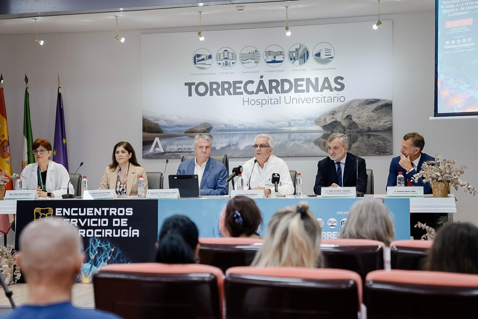 El encuentro, organizado por el Servicio de Neurocirugía, ha reunido a profesionales de áreas como Urgencias, Anestesiología y Reanimación, Rehabilitación y Medicina Física, Calidad, Documentación y Codificación, y Neurocirugía.