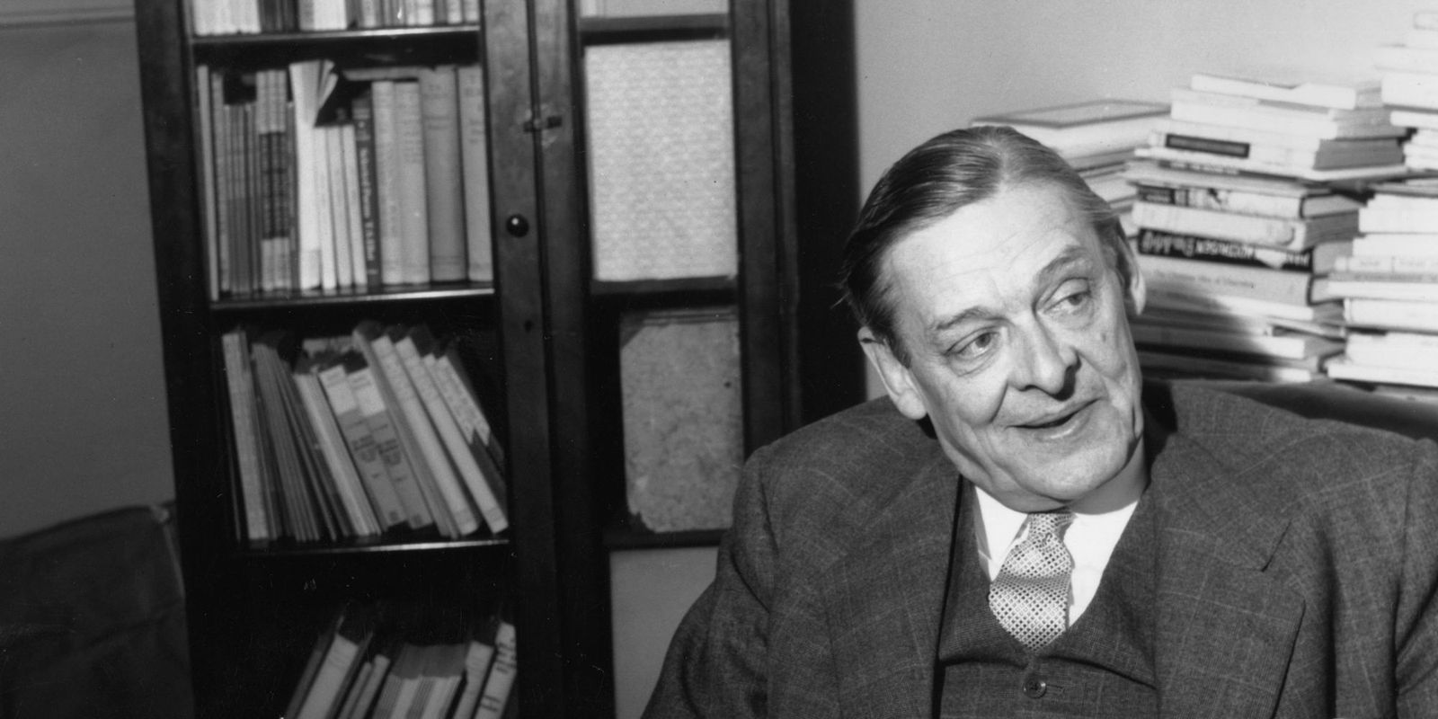 El poeta y Premio Nobel T. S. Eliot (San Luis, Misuri, 1888 - Londres, 1965).