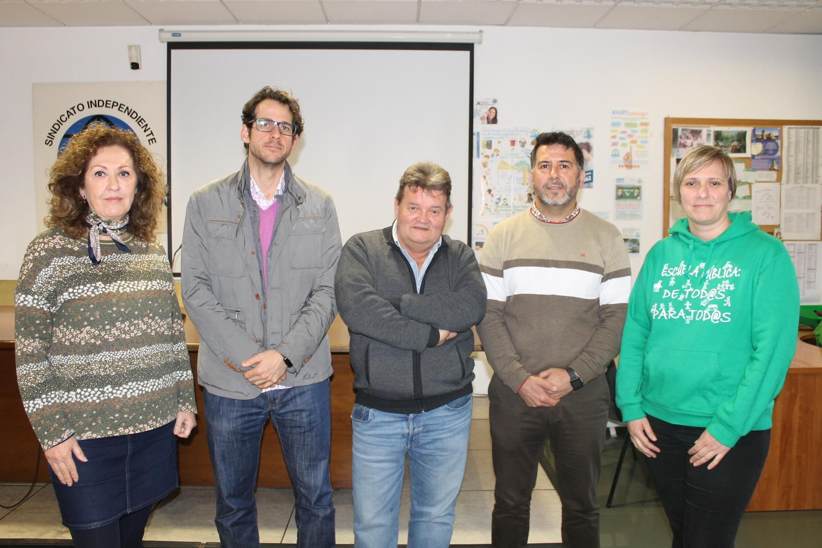 Sindicatos llaman a la huelga a 10.500 docentes y más de 1.000 trabajadores de la educación pública contra el decreto de escolarización