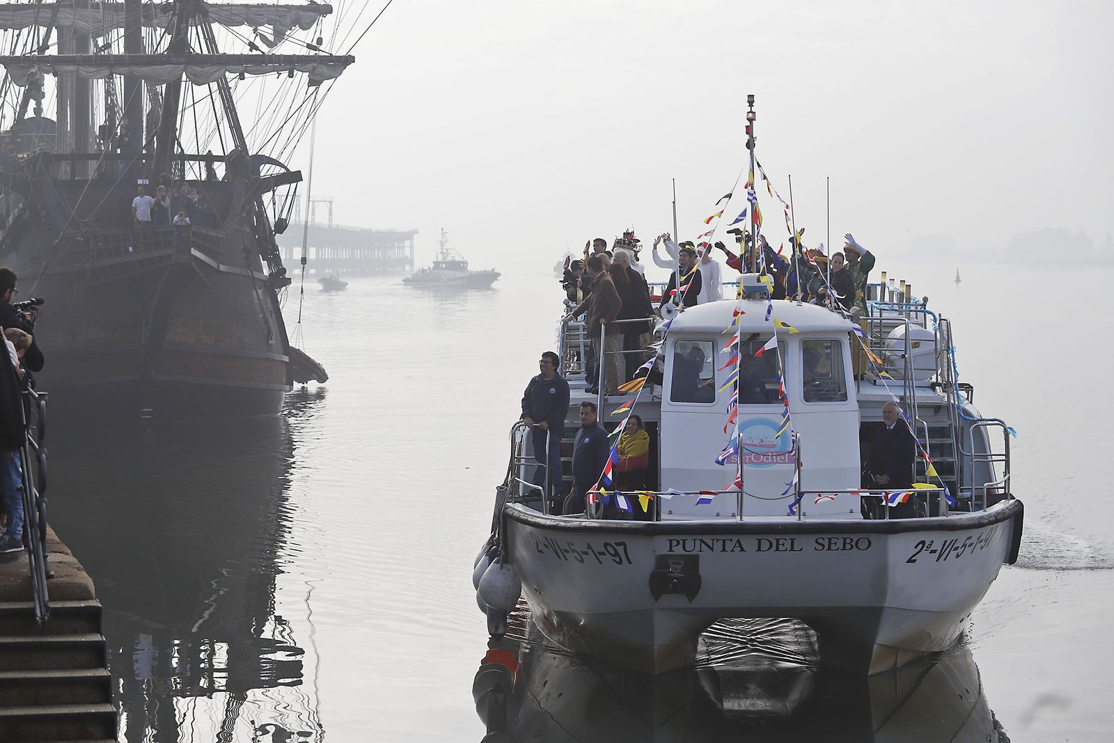 Imágenes de la mágica llegada de los Reyes Magos y la Estrella de la Ilusión a Huelva en barco