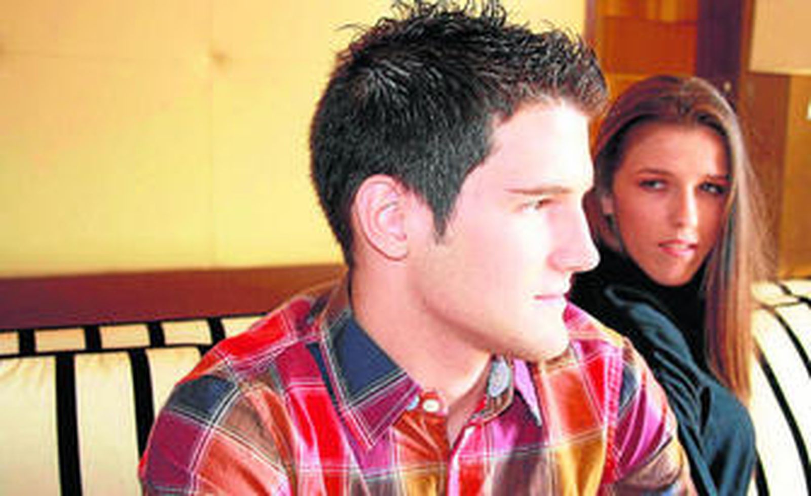 Los jóvenes se desenvuelven de forma perfecta delante de la cámara.