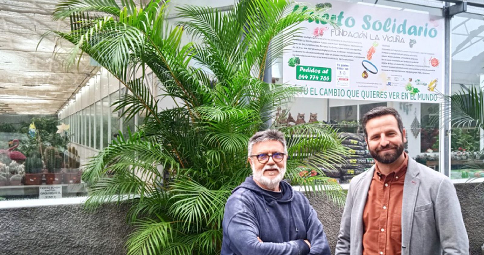 El médico Casimiro García (izq,) con Javier Botella.