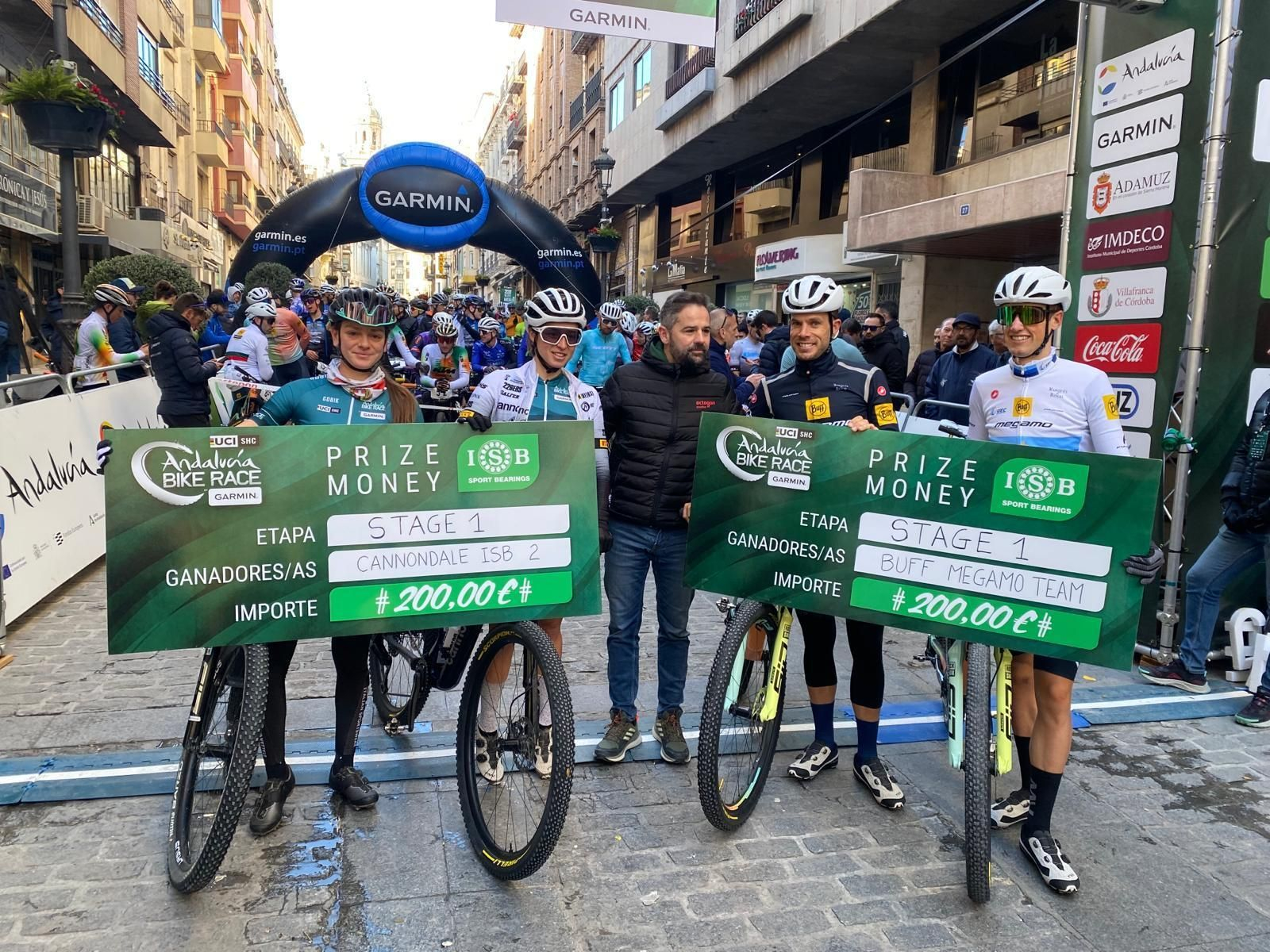 En imágenes: así ha salido a la Andalucía Bike Race desde la 'Carrera' de Jaén