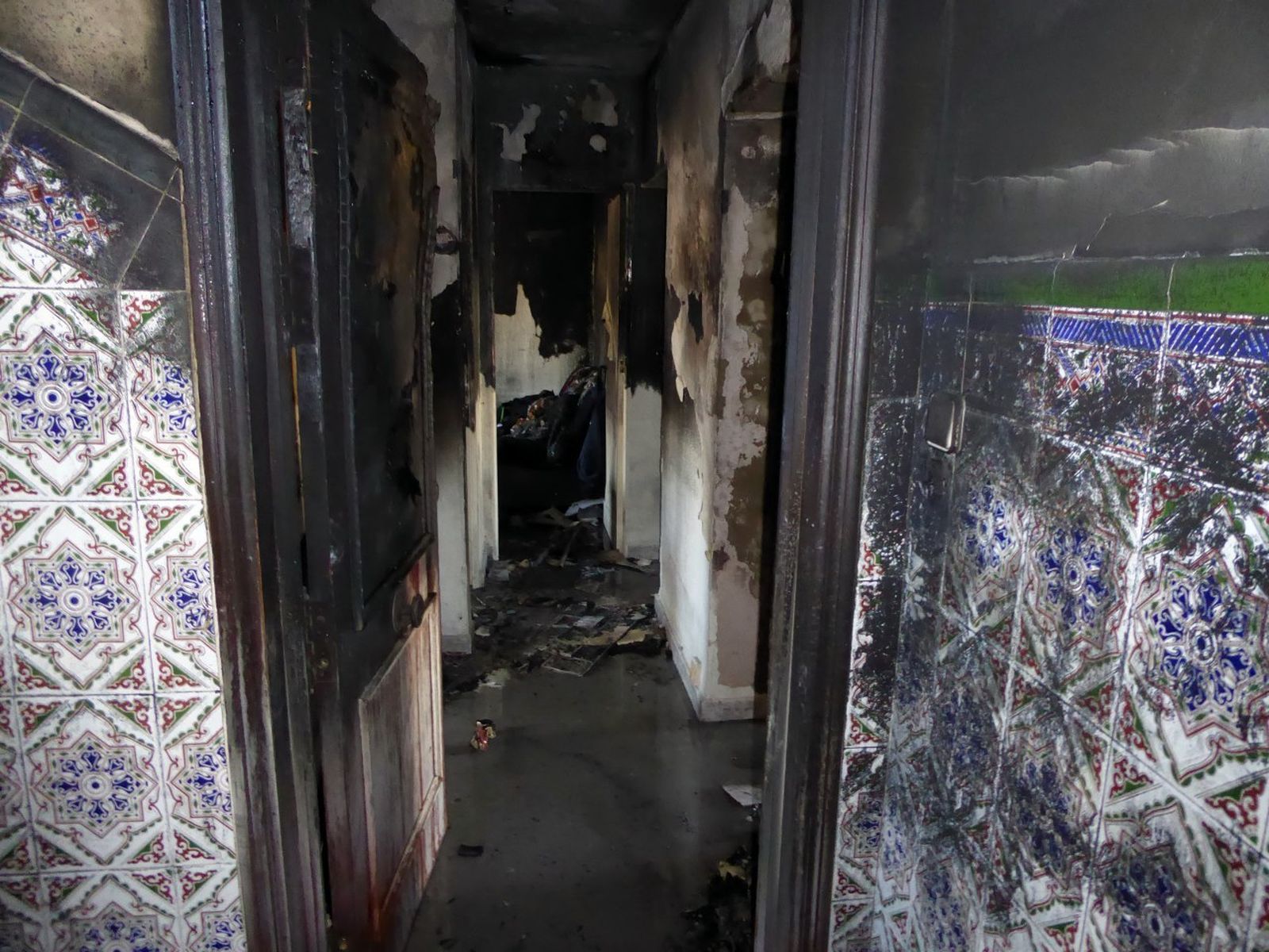 Las imágenes del incendio de un piso en la avenida de Arcos