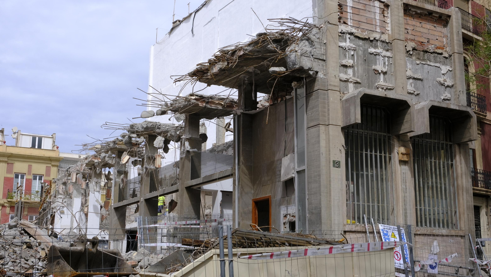 Las mejores imágenes del edificio de Correos demolido