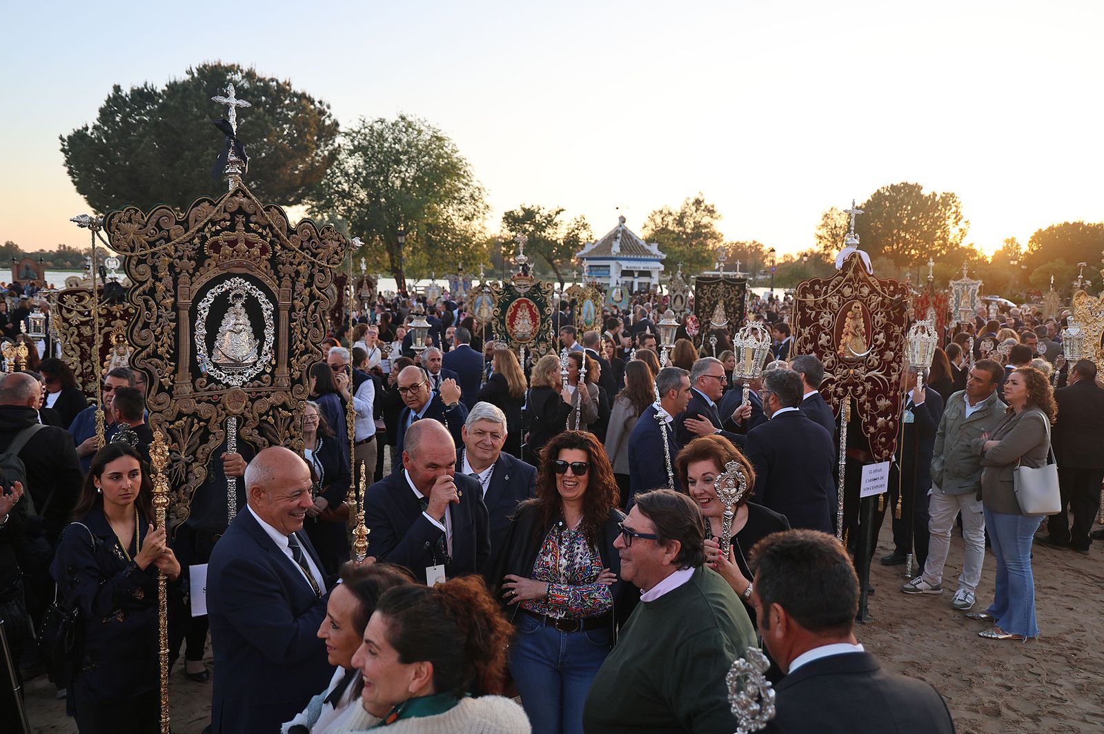 Imágenes del Rosario Jubilar Extraordinario de El Rocío 2025