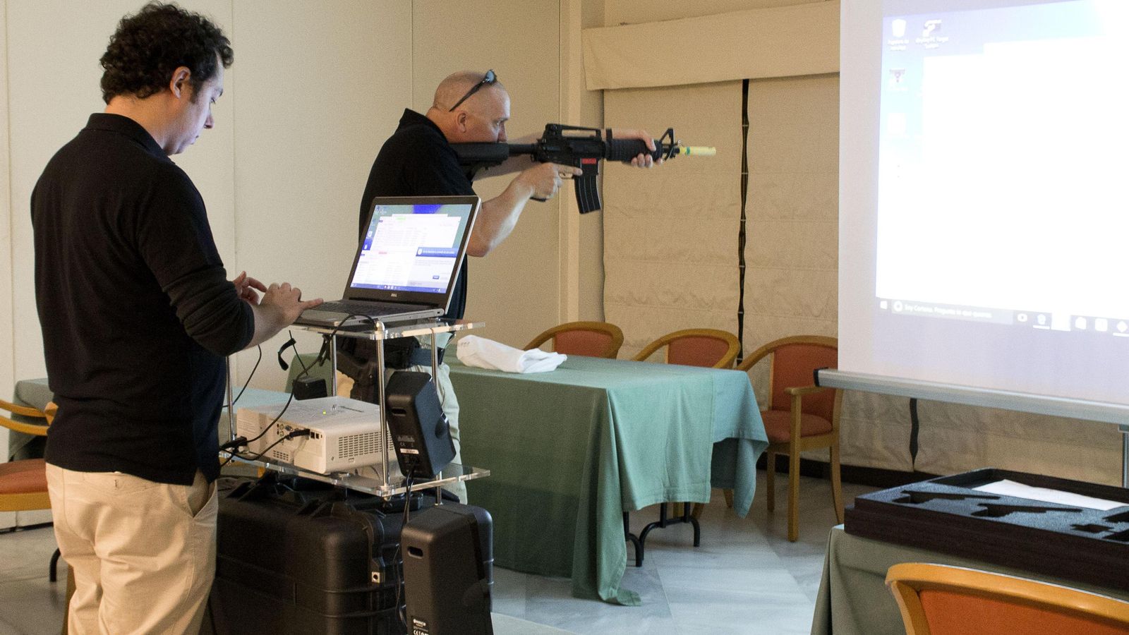 Ejercicios de instrucción en la sede de UC Global en 2016