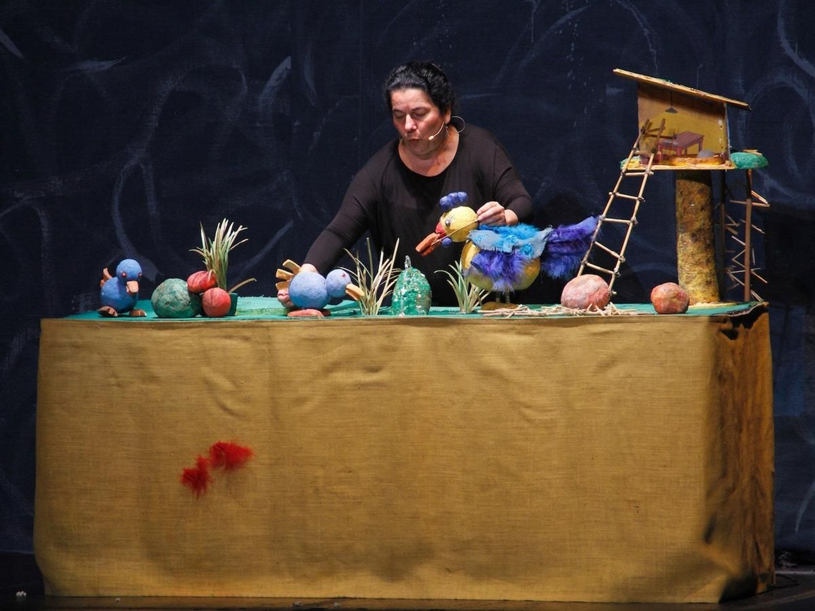 La Gotera de la Azotea durante la representación de 'La gallina Churra' La Gotera de la Azotea durante la representación de 'La gallina Churra'