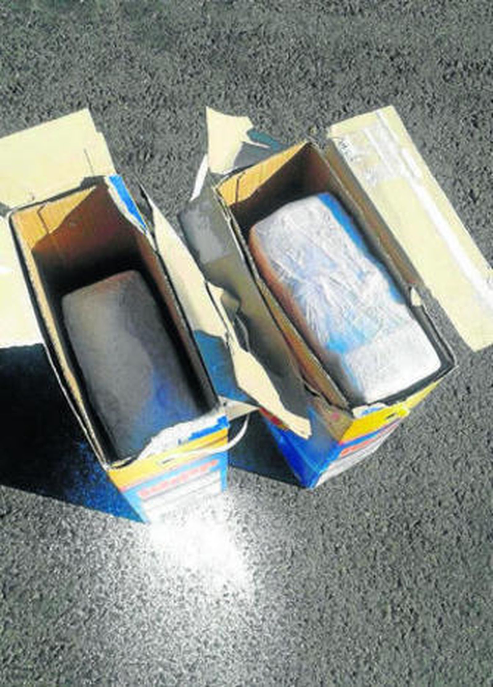 Los botes de detergente con el hachís dentro.