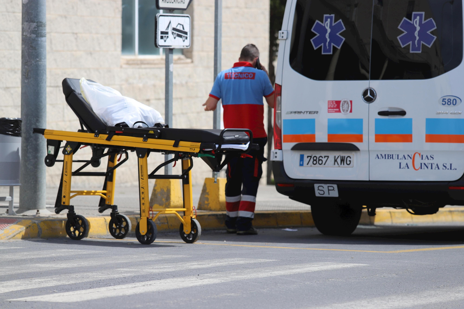 Inmediaciones del Hospital Juan Ramón Jiménez.