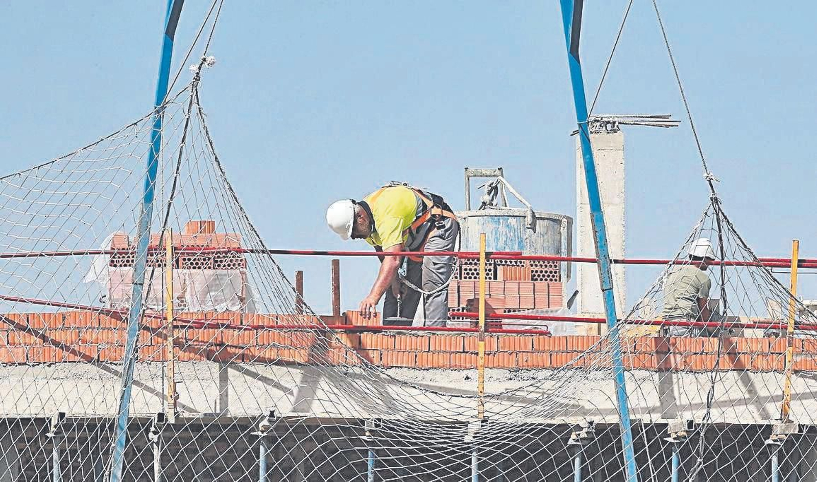 Un  trabajador del sector de la construcción.