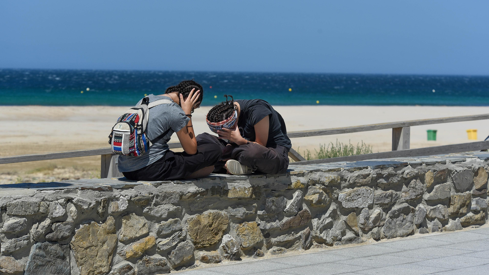 Un día de levante fuerte en Tarifa, en imágenes