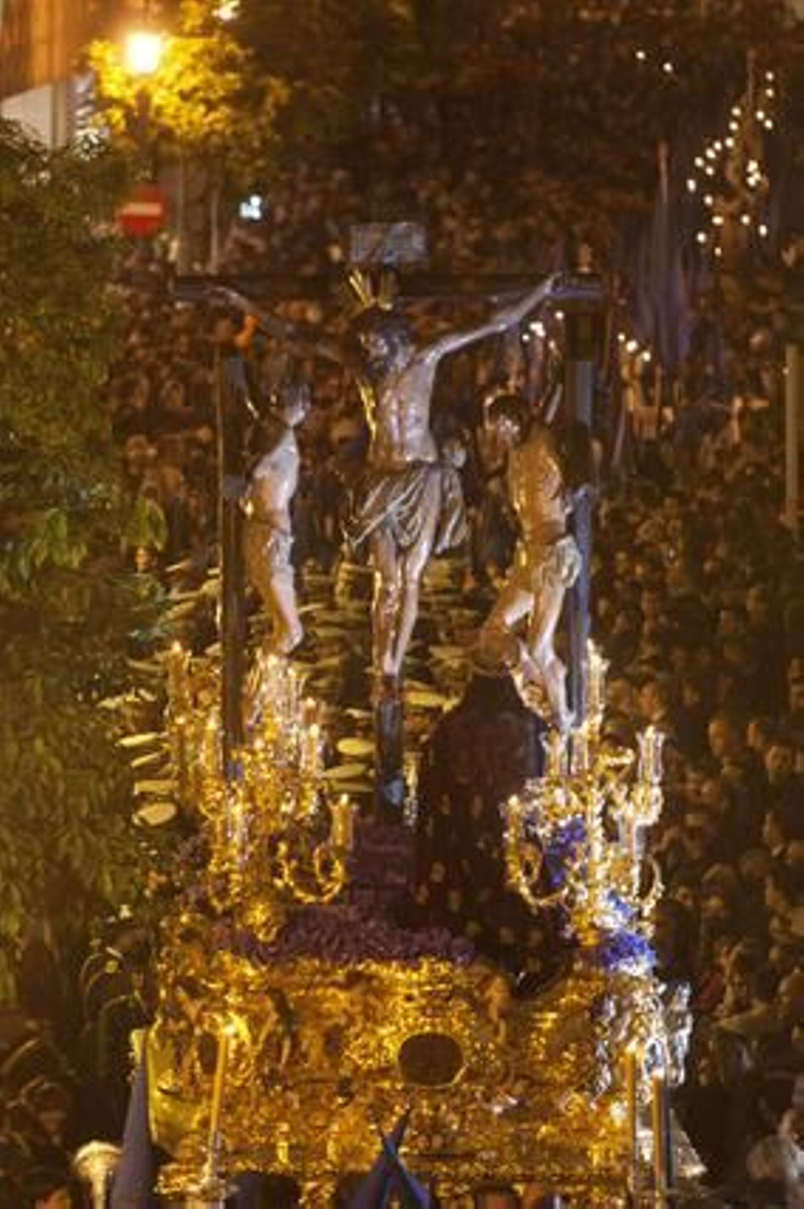 Santísimo Cristo de la Conversión del Buen Ladrón. Hermandad de Montserrat.

Foto: Manuel Gómez