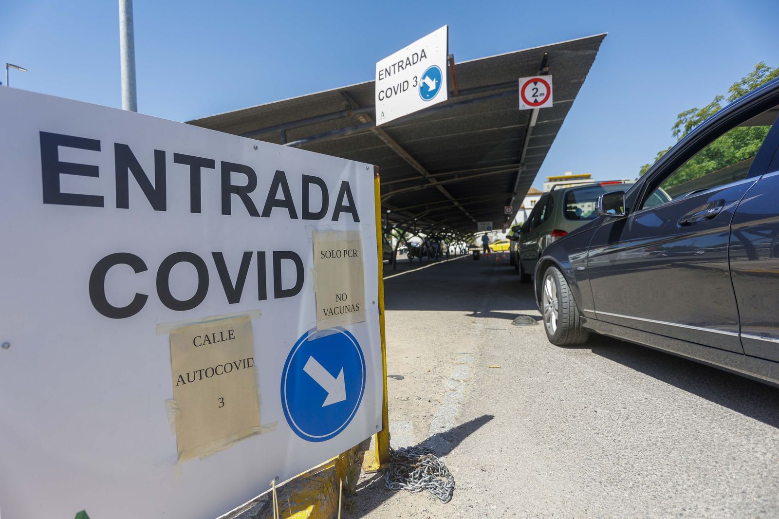 Dispositivo autocovid en el Hospital Militar de Sevilla.