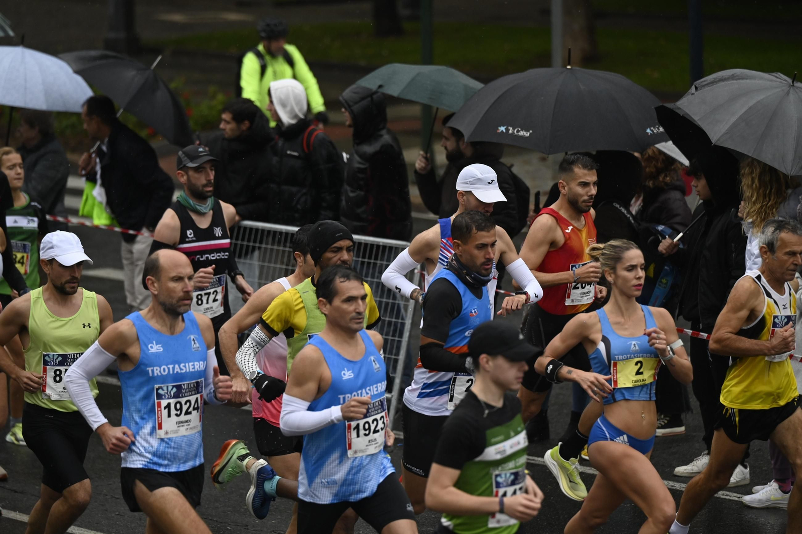 Las mejores fotos de la espectacular salida de la Media Maratón de Córdoba 2025