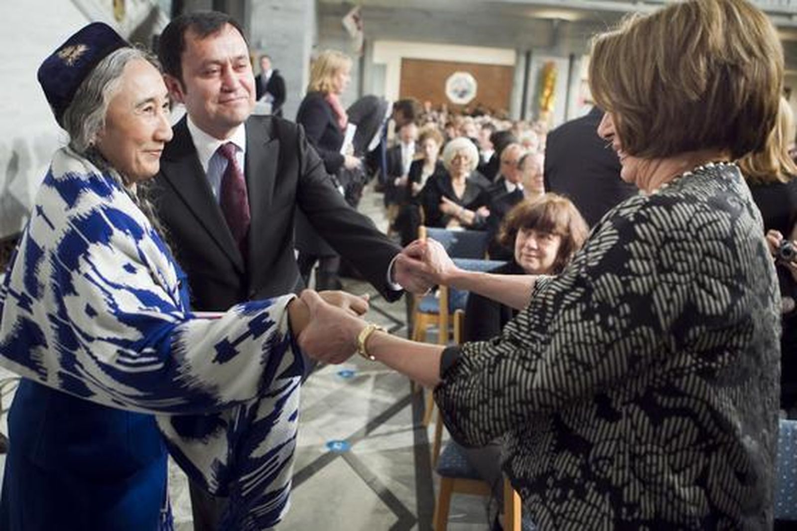 Nancy Pelosi saluda a la exiliada Rebiya Kadeer.

Foto: Reuters/AFP Photo/EFE