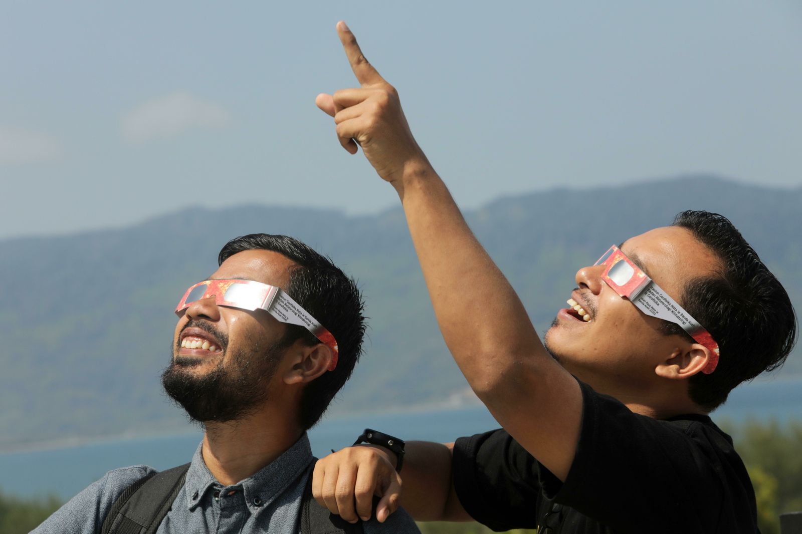 Las imágenes del último eclipse solar de la década