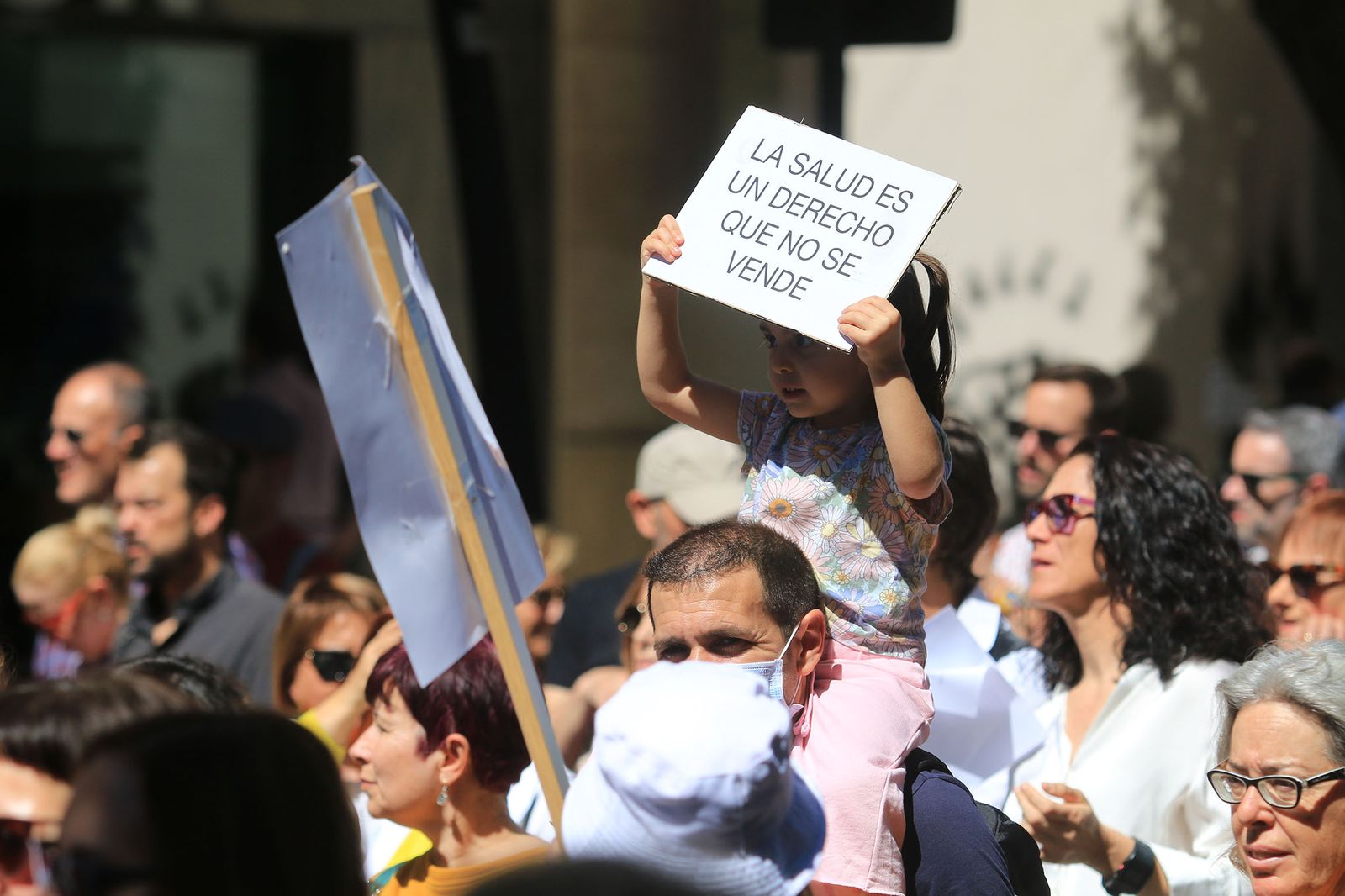 Los sanitarios de Almería se manifiestan contra la mala salud de la sanidad andaluza