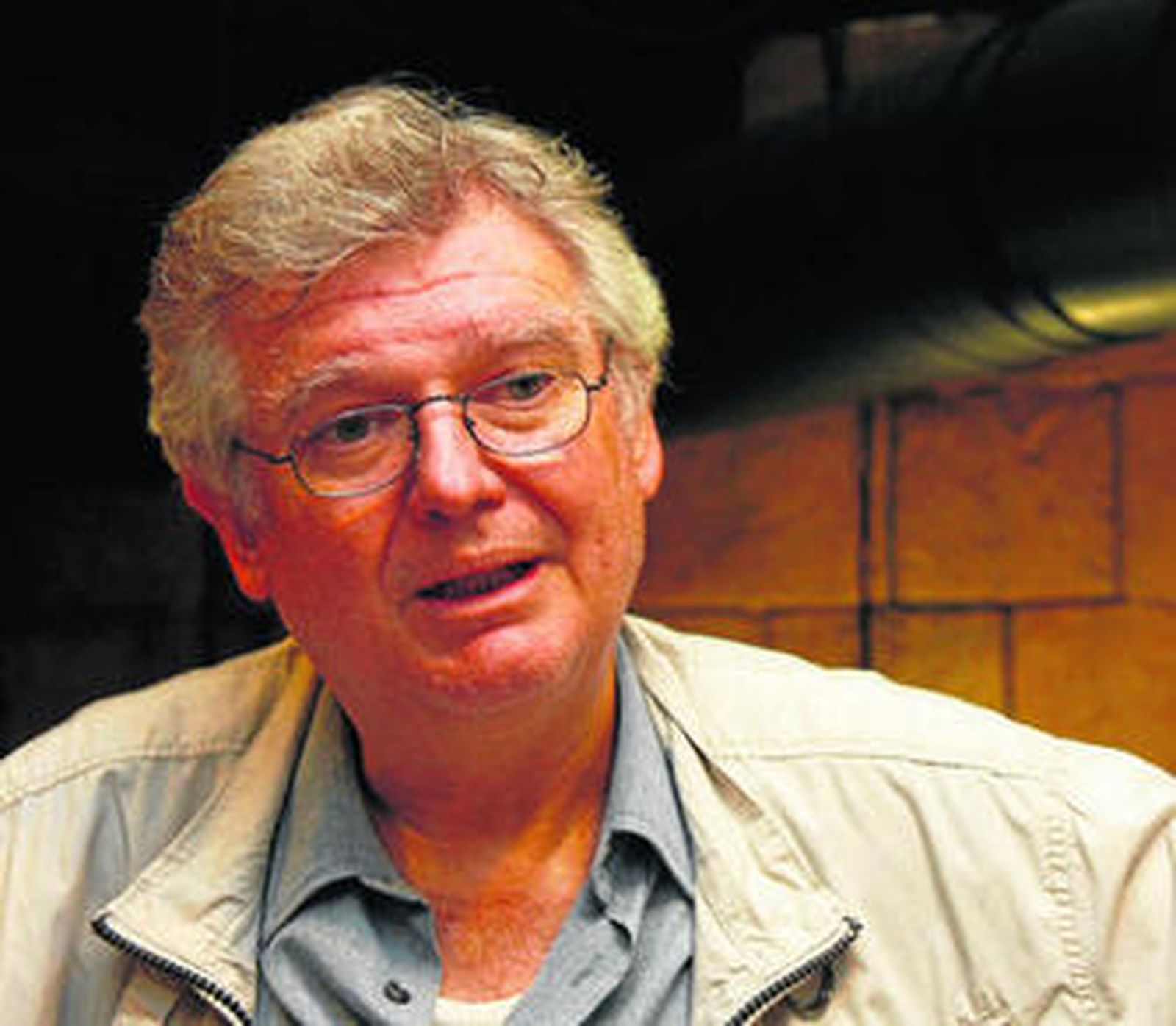 Ricardo Marqués en un momento de la entrevista, en una cafetería de la avenida de la Constitución.