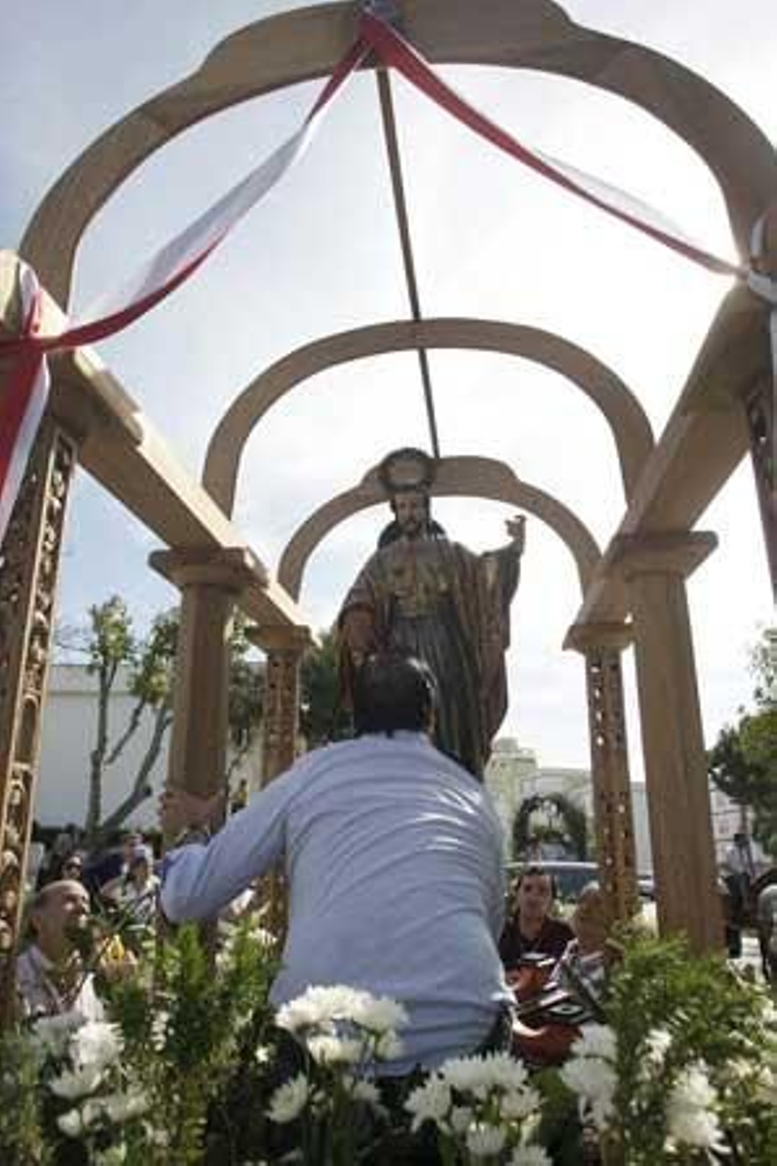 Los sanroqueños llenan el Pinar del Rey para estar con su patrón. La afluencia de pública desborda todas las previsiones de la organización

Foto: Erasmo Fenoy