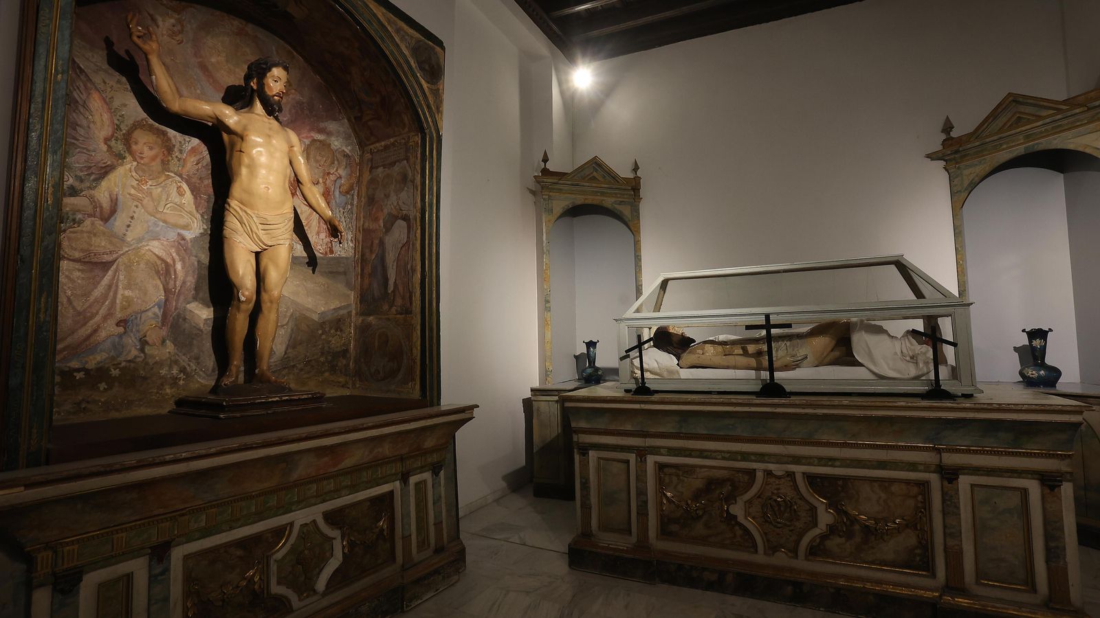 El Cristo Yacente y el fabuloso Resucitado de Jerónimo Hernández.