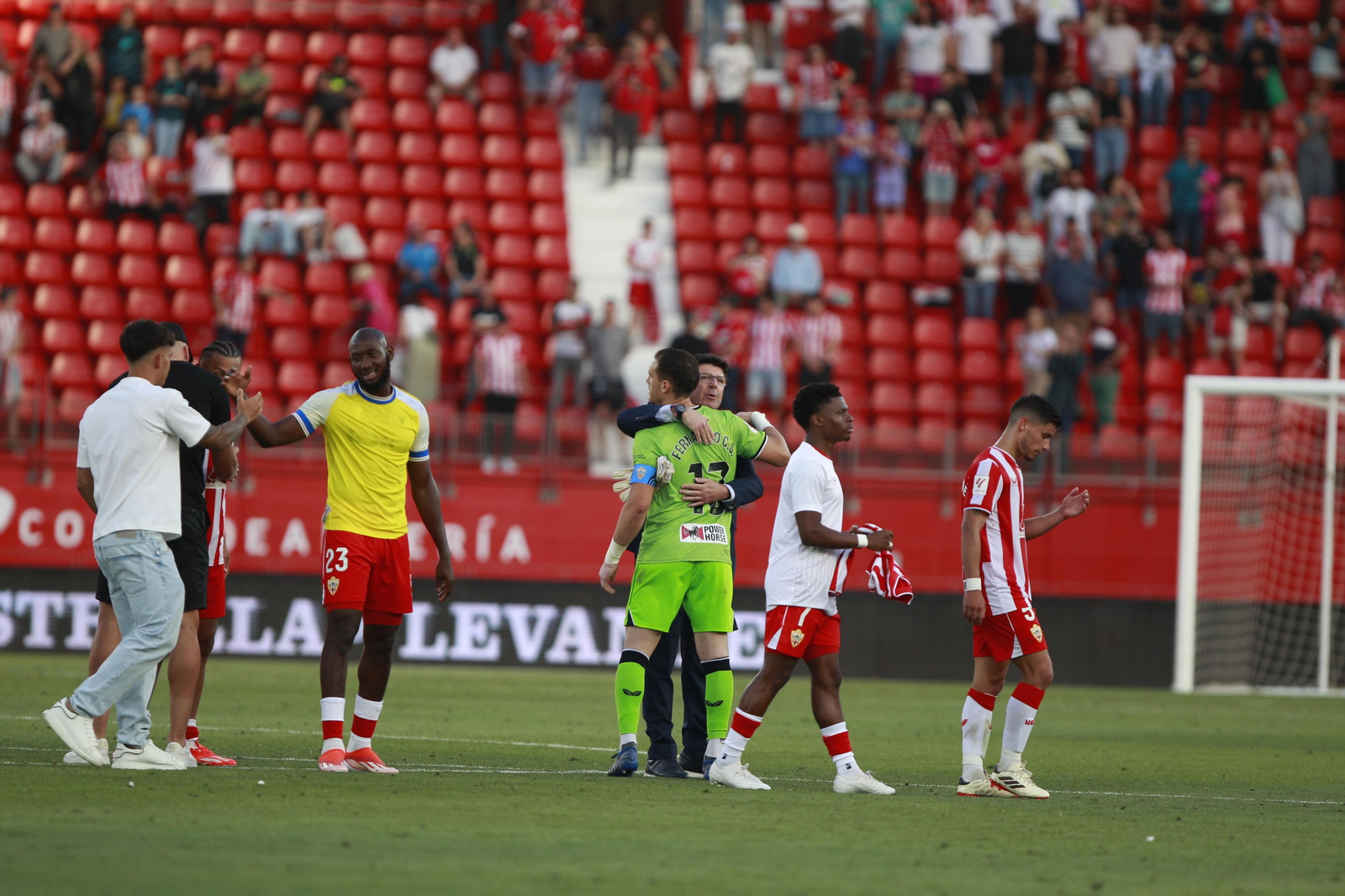 Imágenes de la gran victoria del Almería ante el Cádiz por 6 a 1