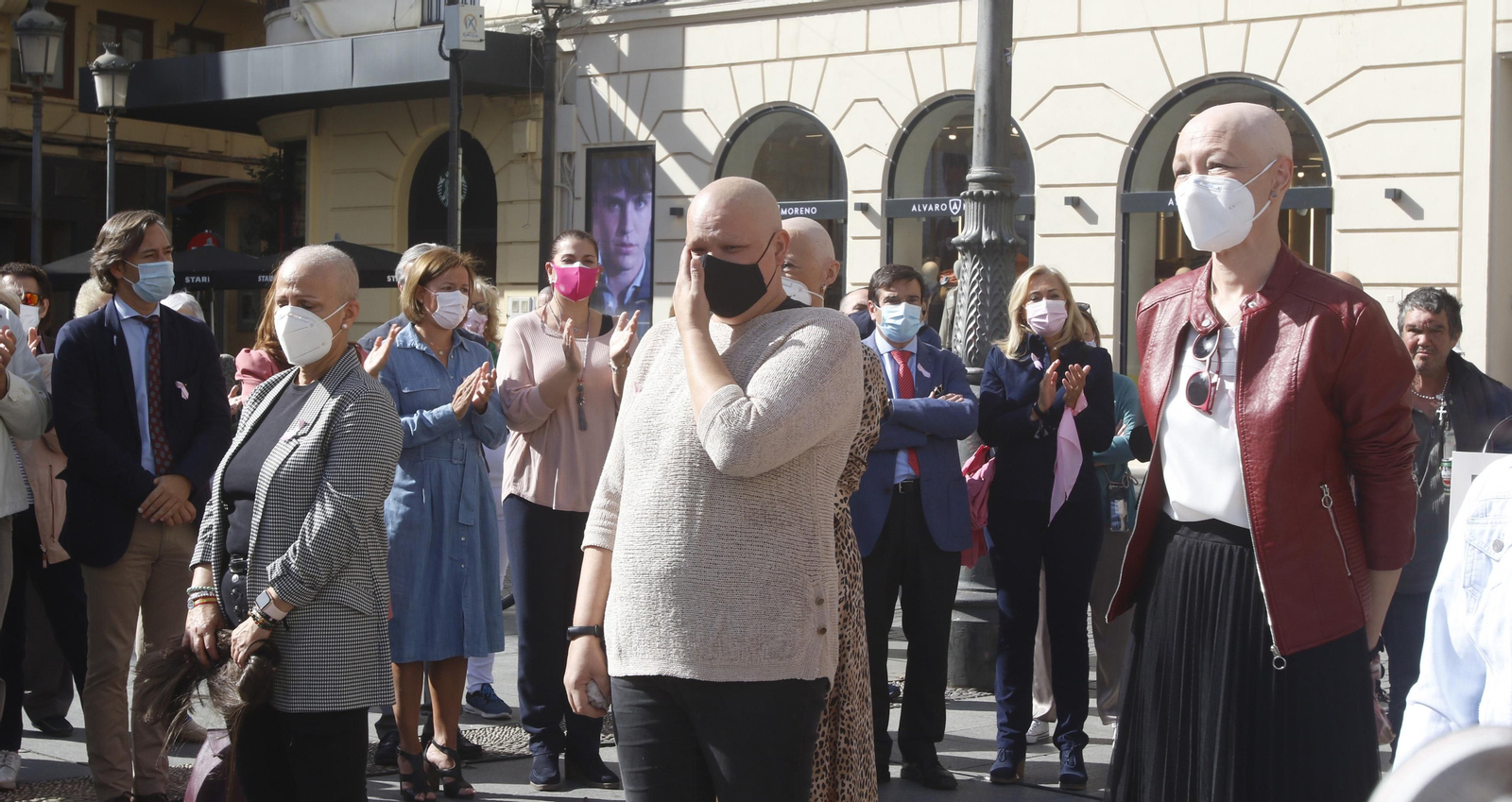 La celebración del Día Contra el Cáncer de Mama en Córdoba, en fotografías