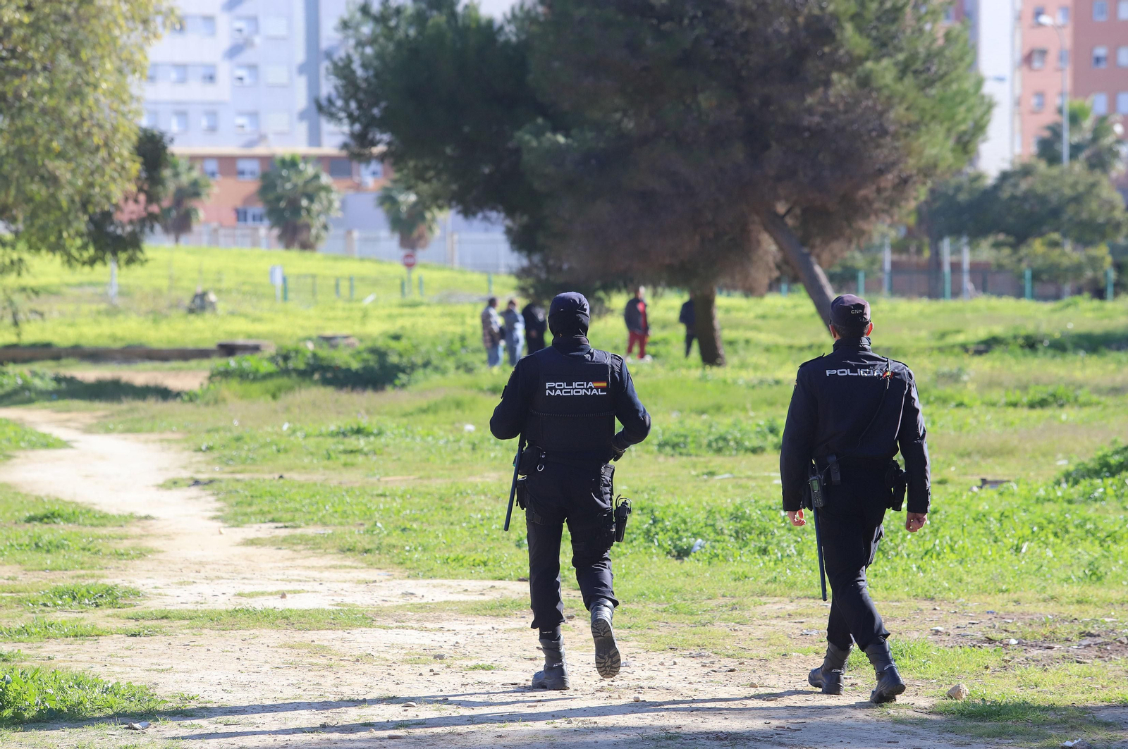 Imágenes del atrincherado que amenazaba con hacer estallar una bombona en el Torrejón, Huelva