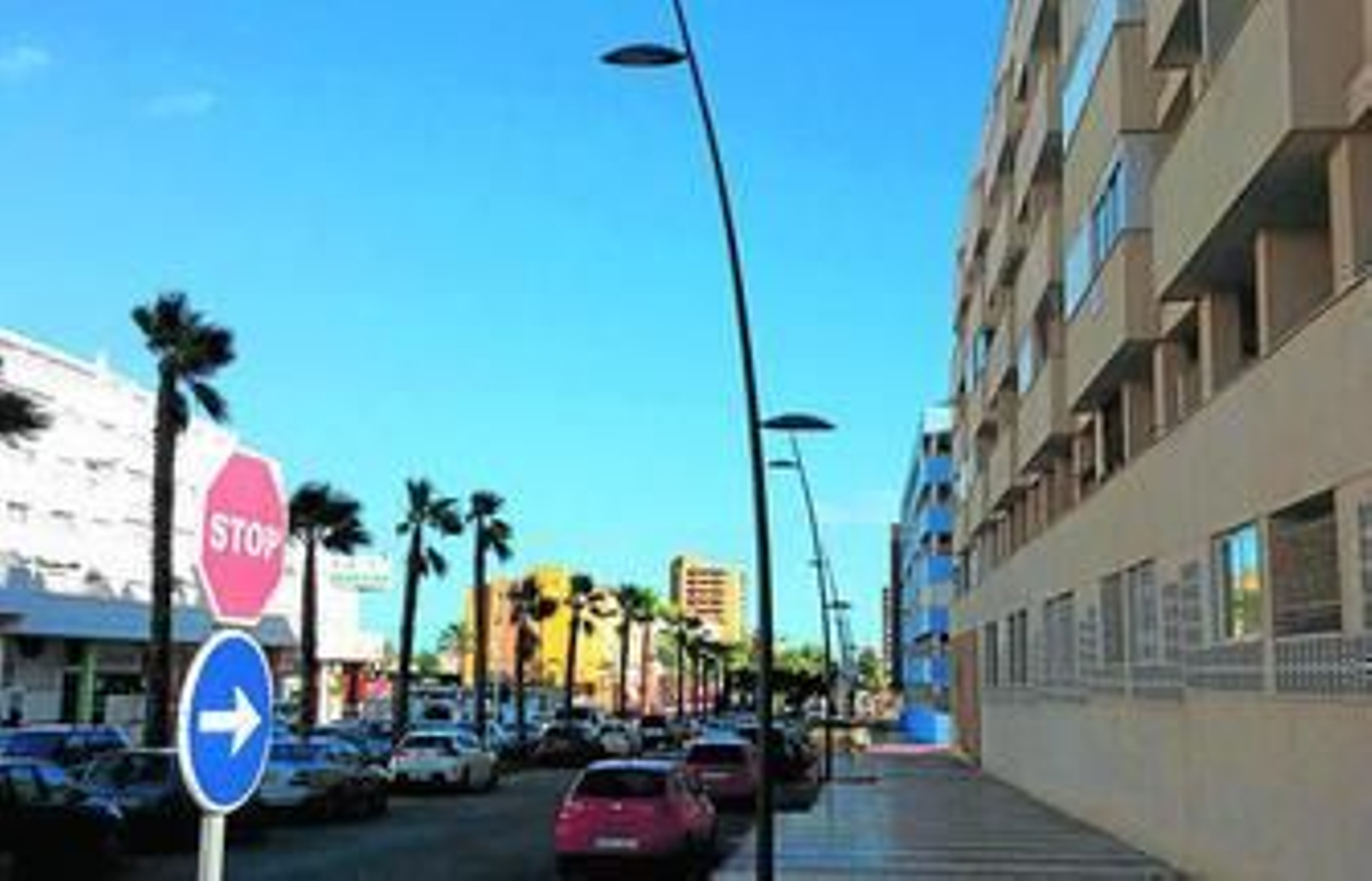 La avenida Rosita Ferrer ya presume de nuevas luminarias