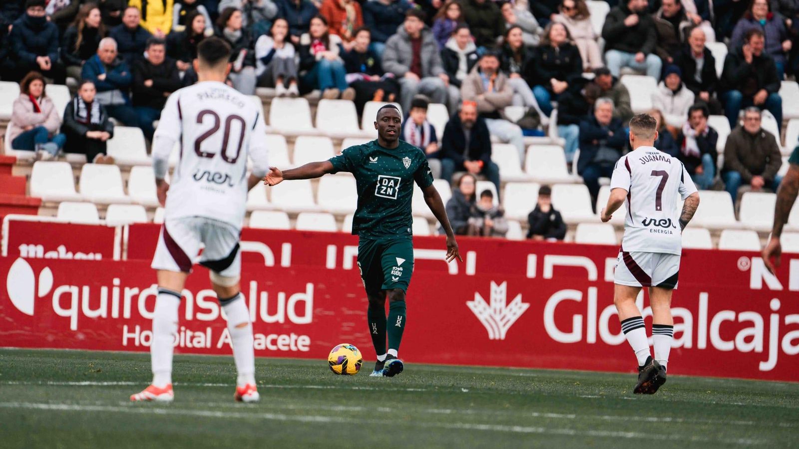 Lopy se quedó en la caseta al descanso al arrastrar una tarjeta amarilla