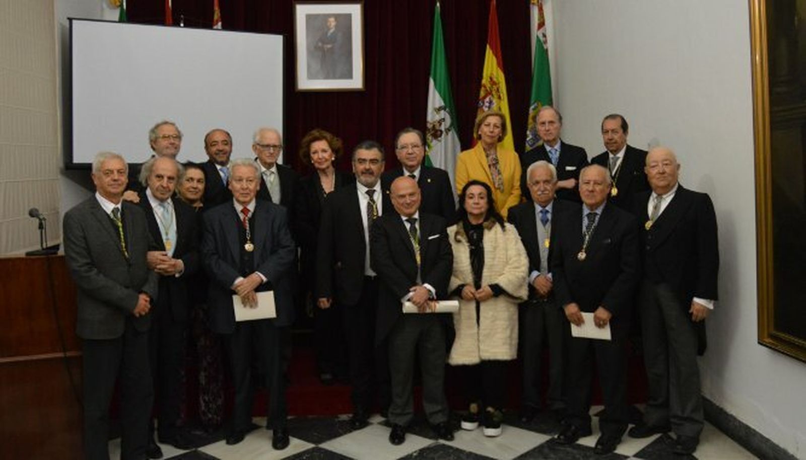 Bernando Palomo con los miembros de la Academia de Bellas Artes de Cádiz y miembros de la Academia de San Dionisio de Jerez de la Frontera.