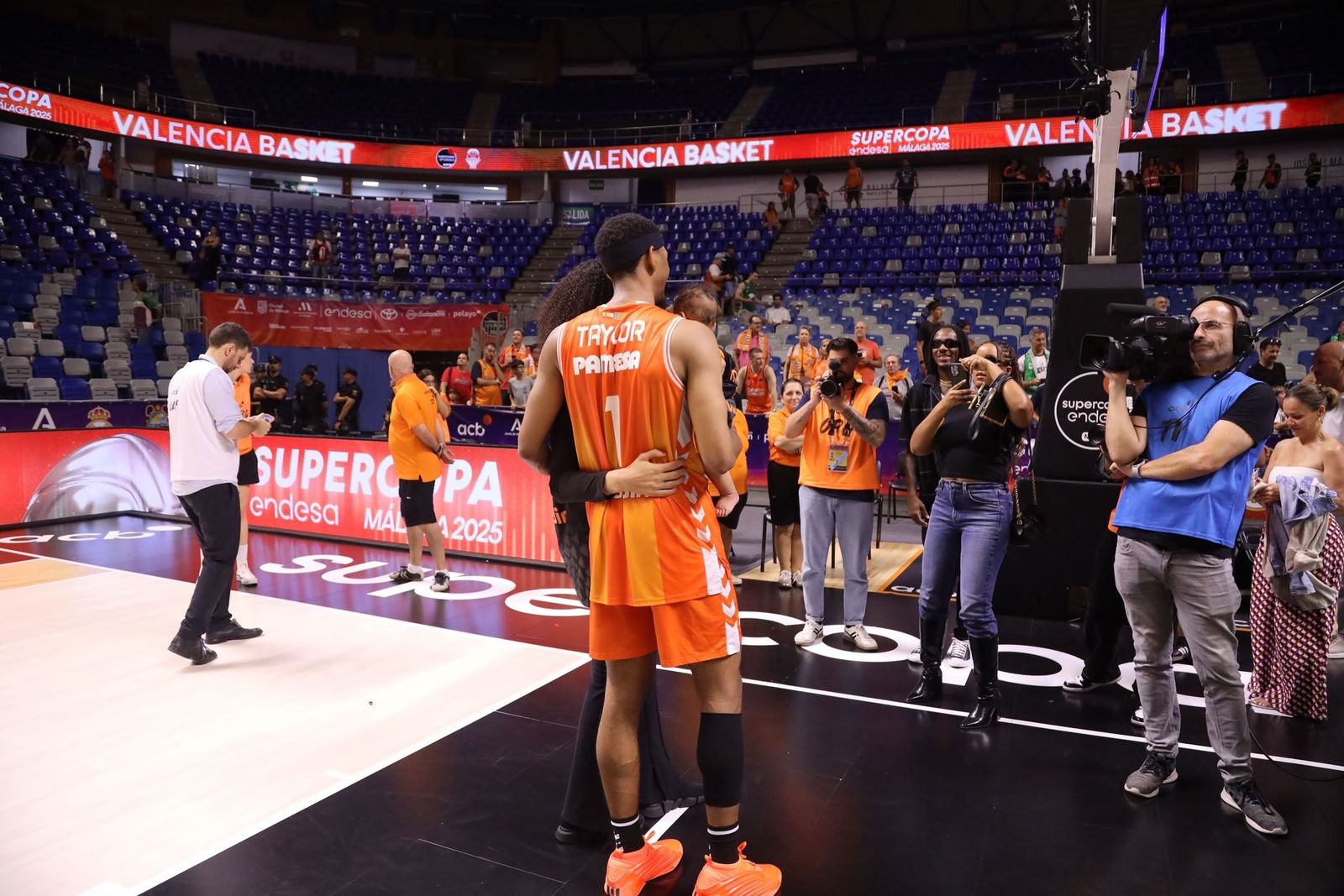 El Unicaja vio cómo se coronó Valencia Basket: Ibon Navarro, Perry, Barreiro...