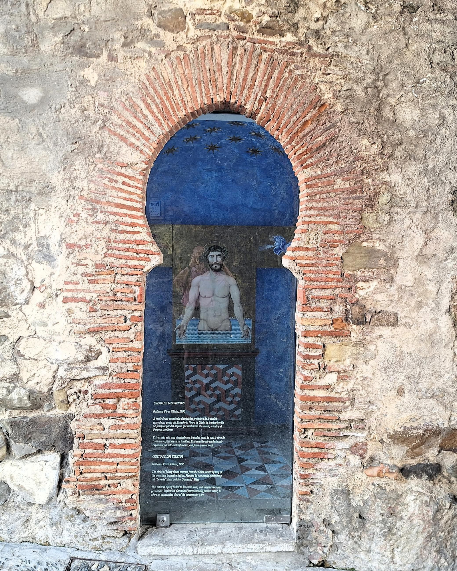 'El Cristo de los Vientos', obra de Guillermo Pérez Villalta, en la Puerta de Jerez. 'El Cristo de los Vientos', obra de Guillermo Pérez Villalta, en la Puerta de Jerez.