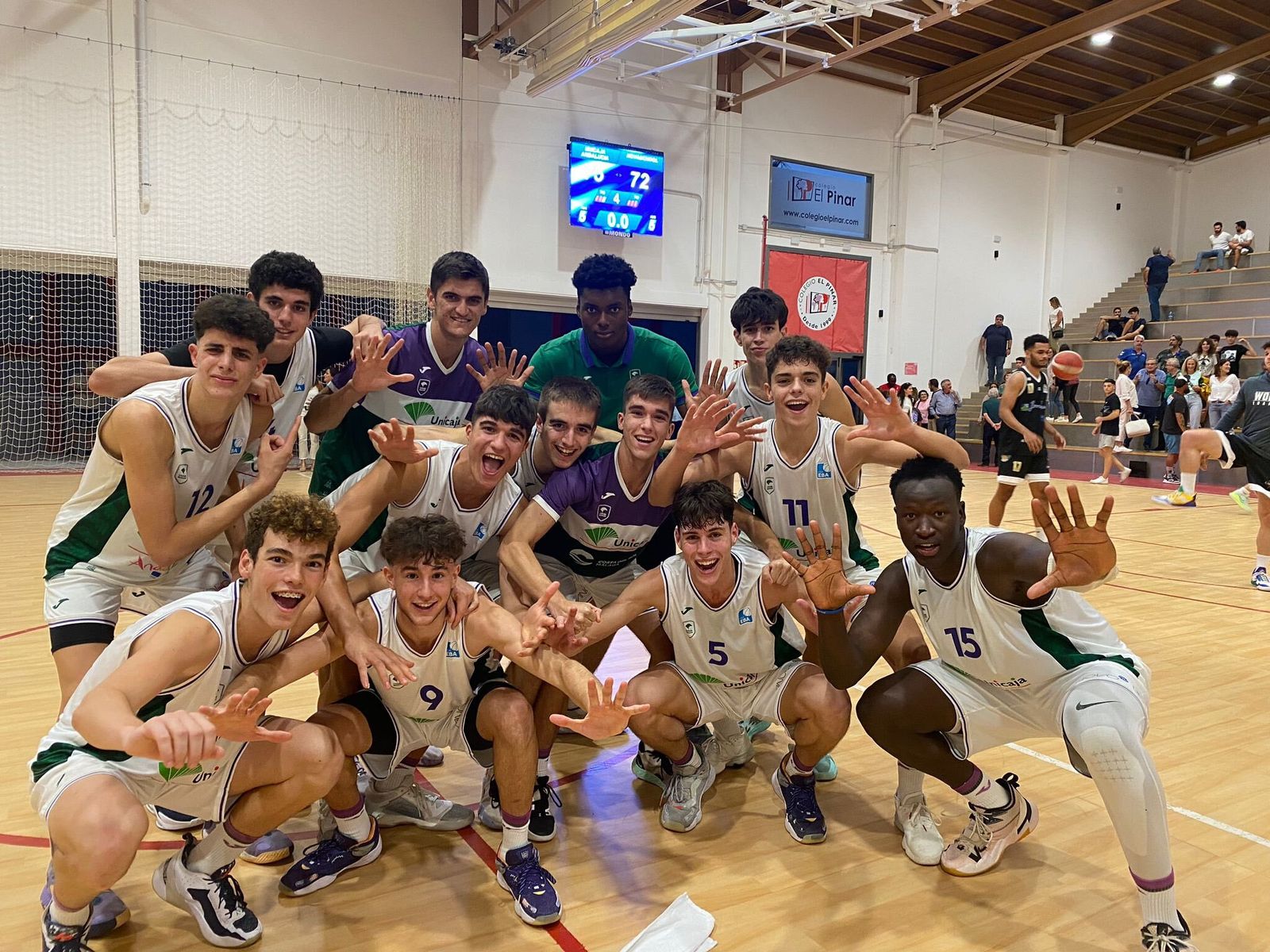 El Unicaja de Liga EBA celebra.