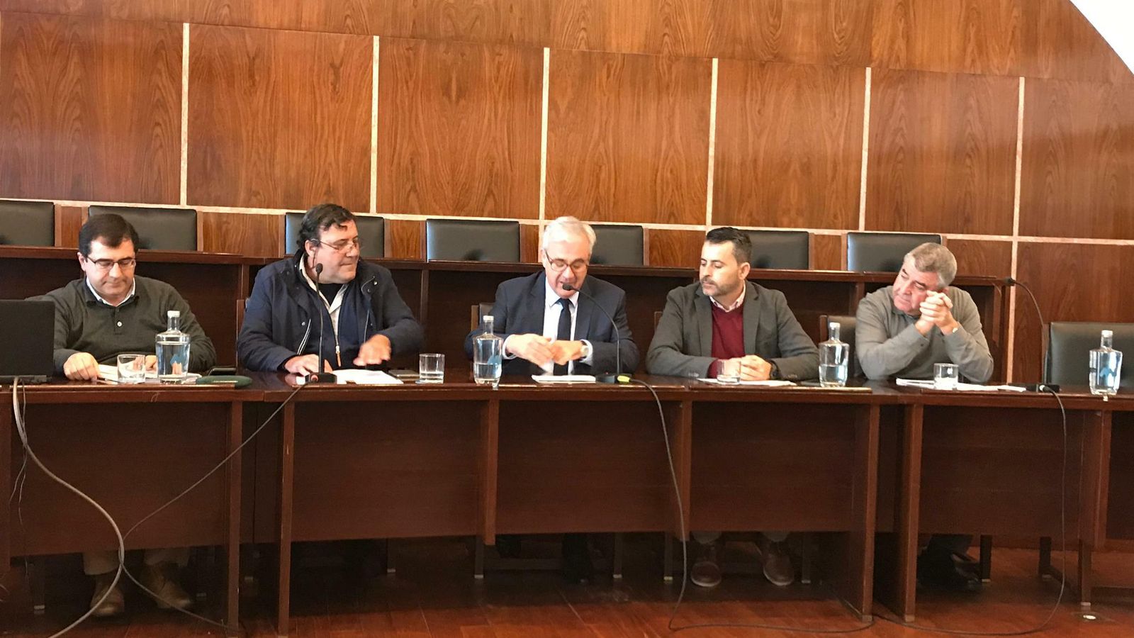 Mesa de la reunión mantenida en Matosinhos (Portugal).