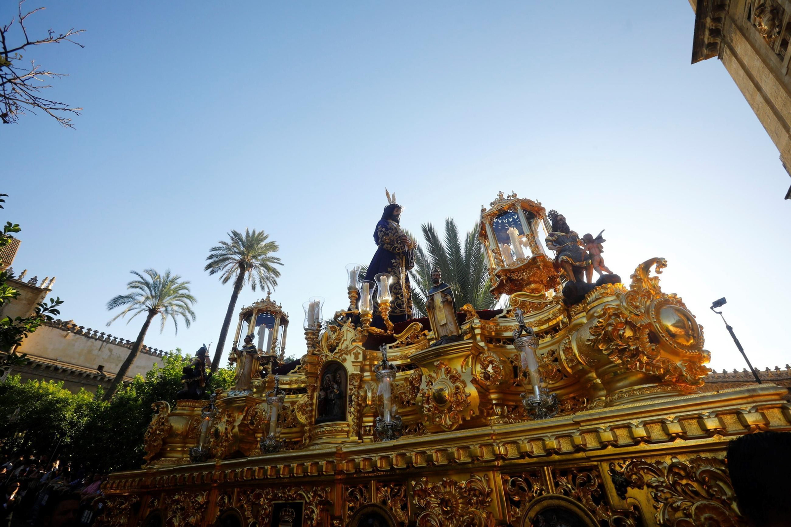 Las mejores fotos de los traslados de regreso de las hermandades tras el Magno Vía Crucis de Córdoba