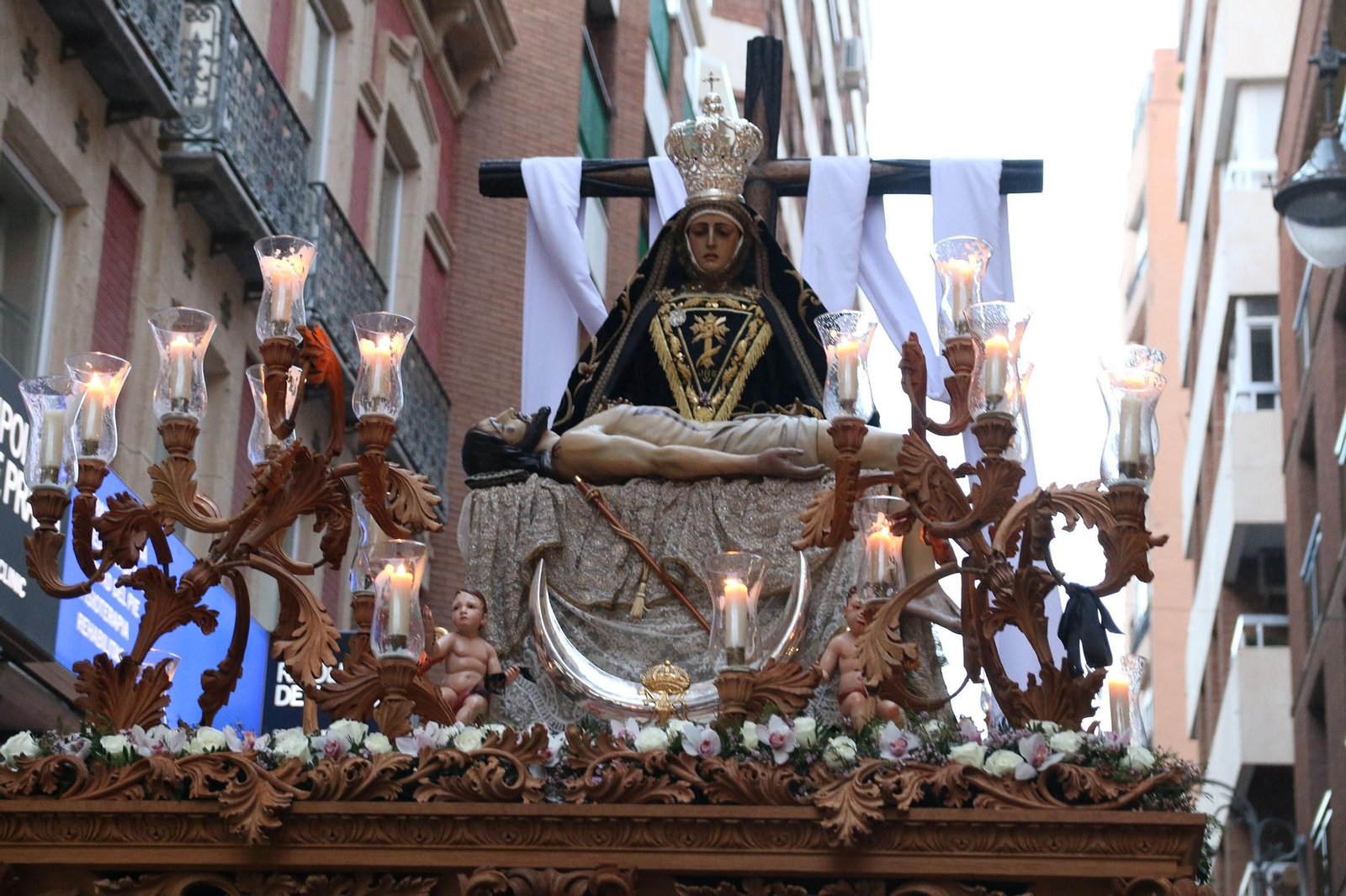 La procesión de las Angustias de Almería, en imágenes