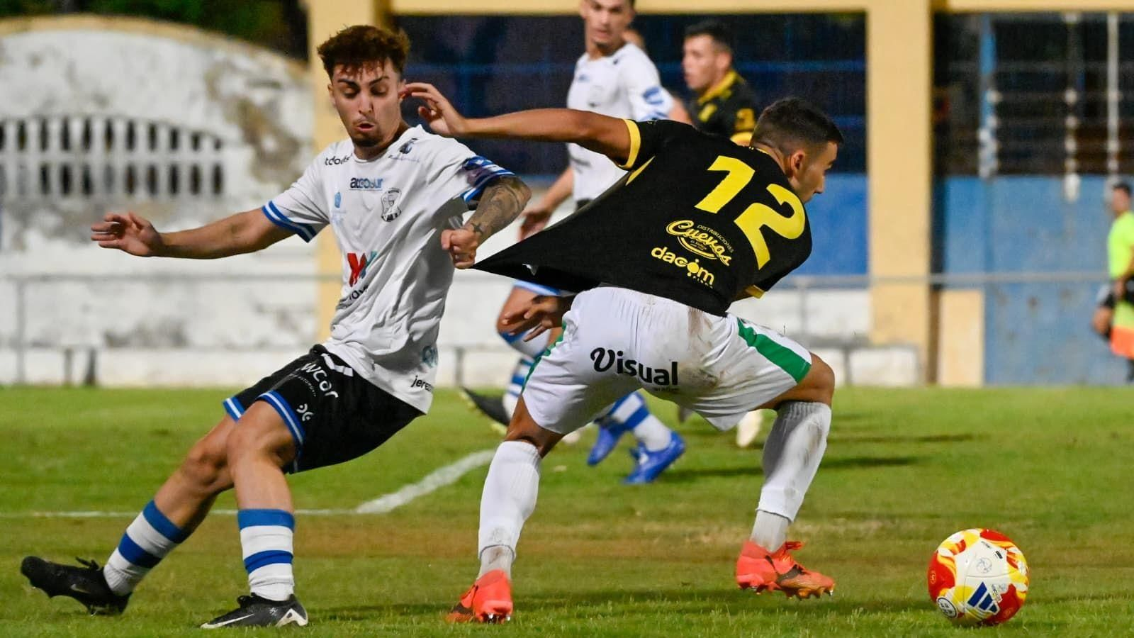 Industrial y Sanluqueño ofrecieron un partido muy disputado.