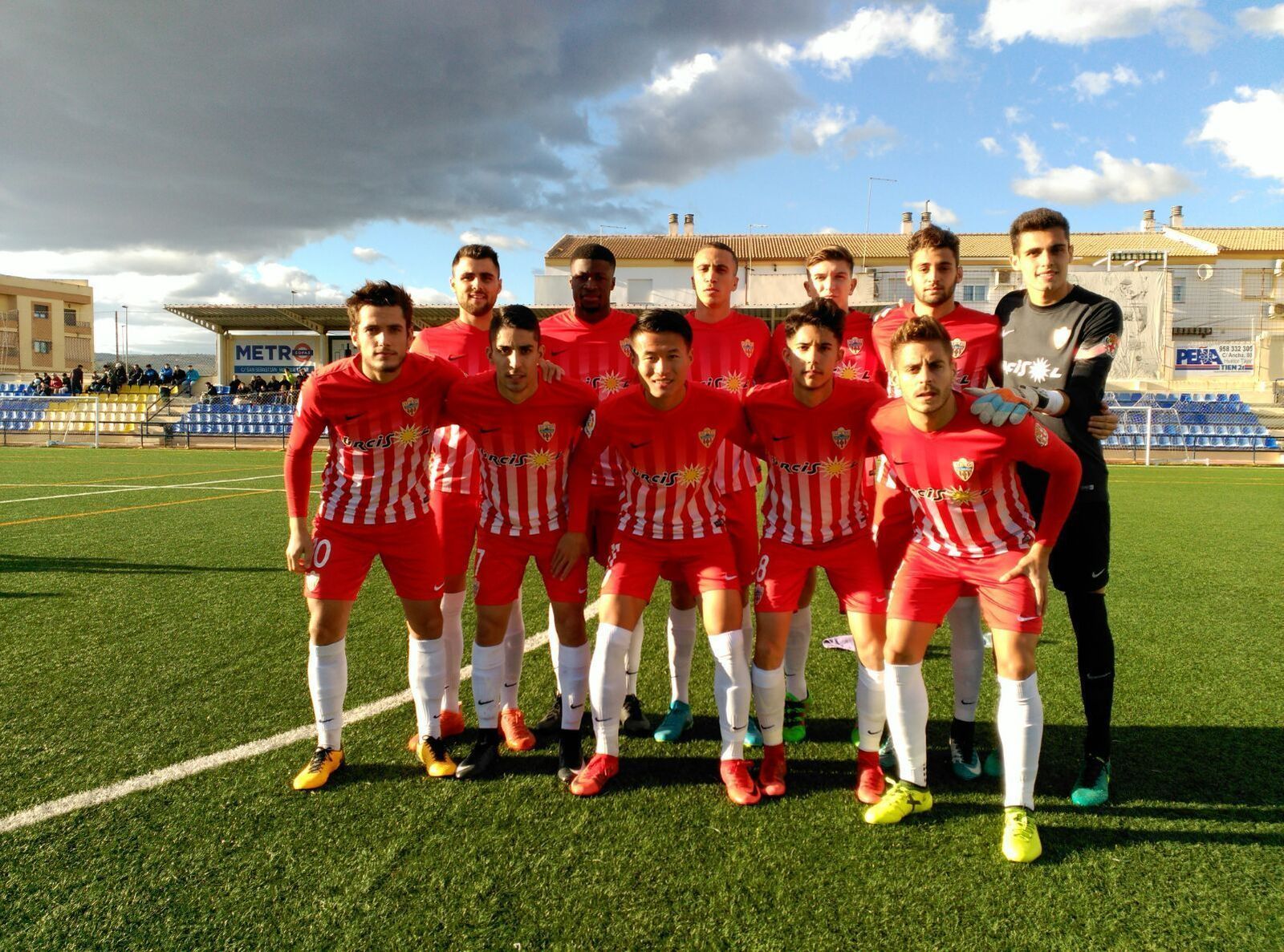 Once titular rojiblanco ayer en Huétor Tájar.