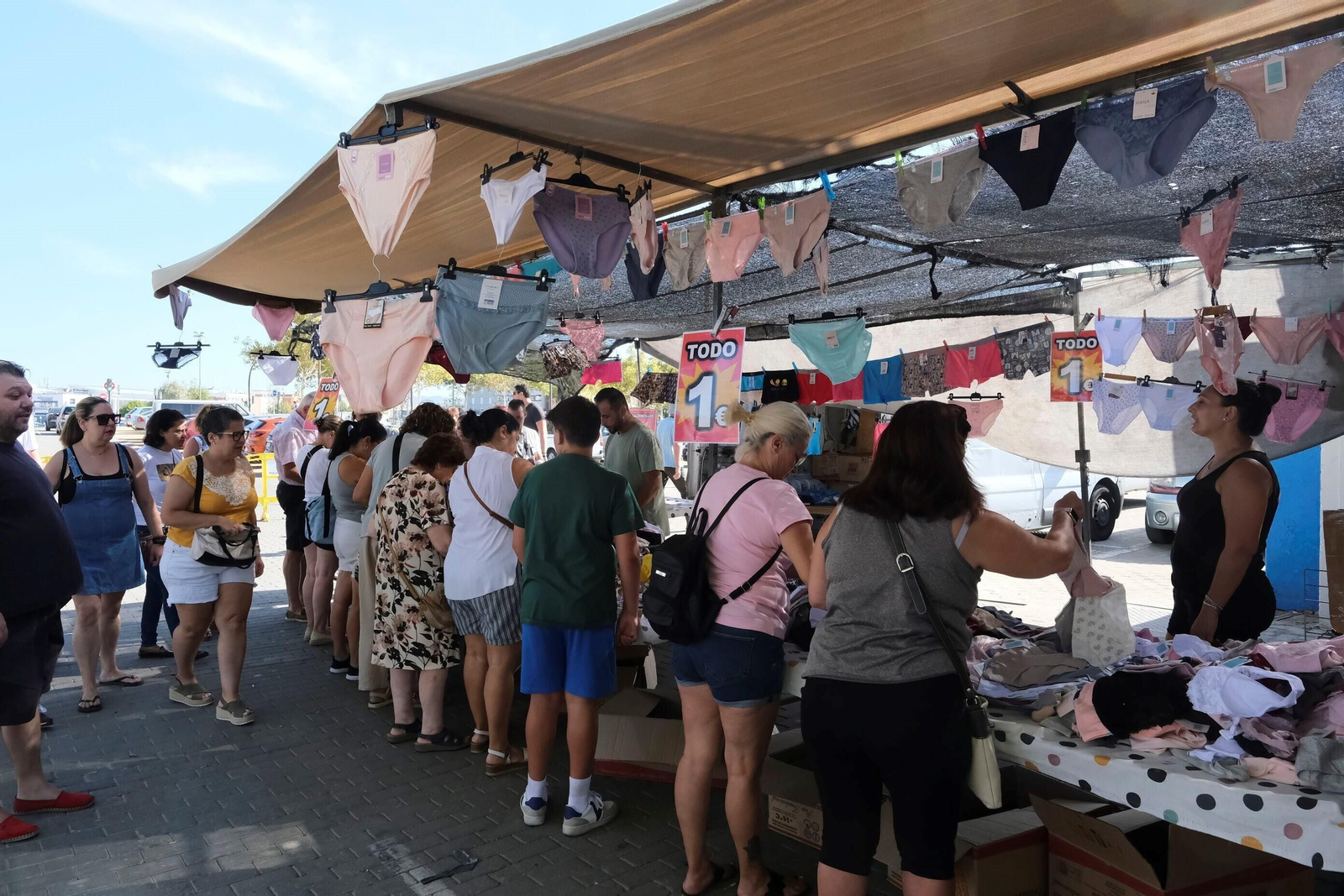 Un paseo en fotografías por el mercadillo de El Arenal un día de agosto Un paseo en fotografías por el mercadillo de El Arenal un día de agosto