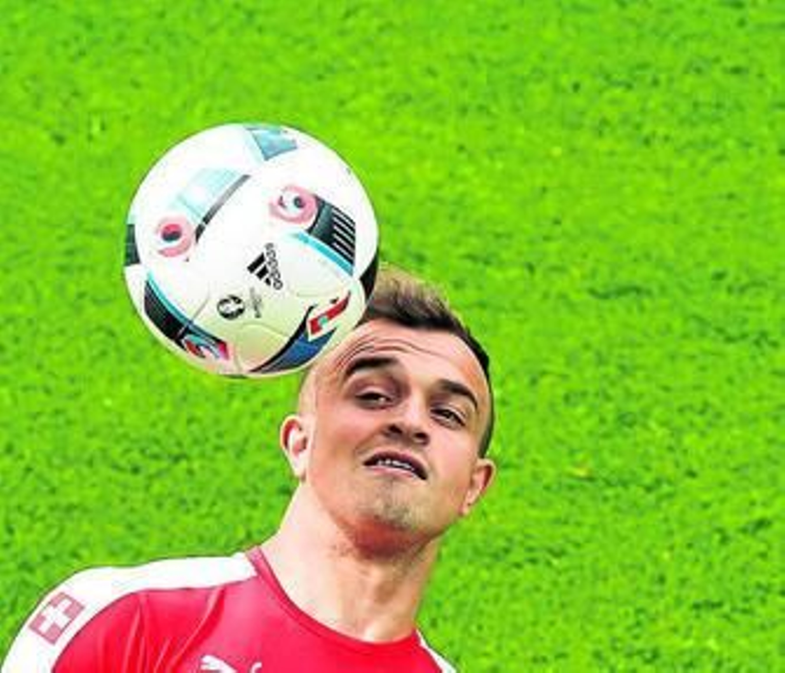 Shaqiri, otro de los suizos con origen albanés, pelotea con un balón en el Félix-Bollaert de Lens.