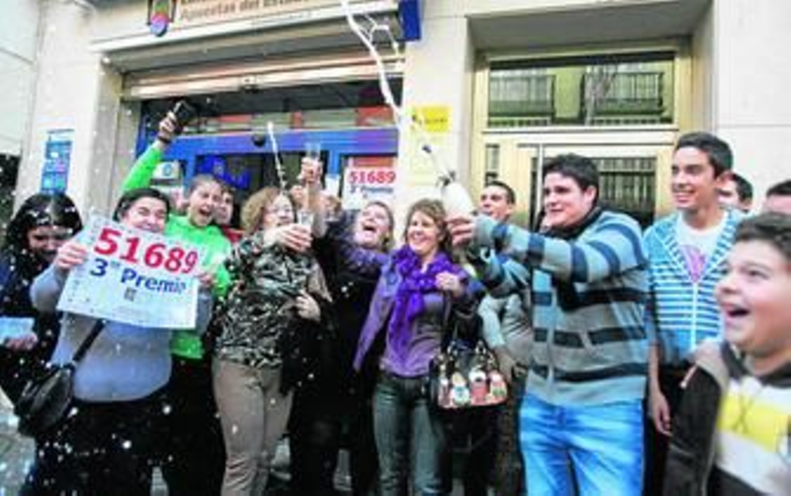 Celebración del tercer premio en la administración número 2 de Adra (Granada).