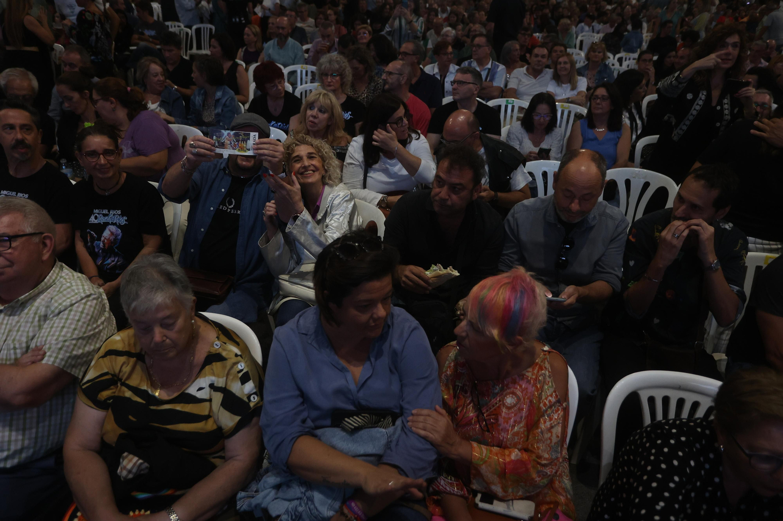 Búscate en el concierto de Miguel Ríos