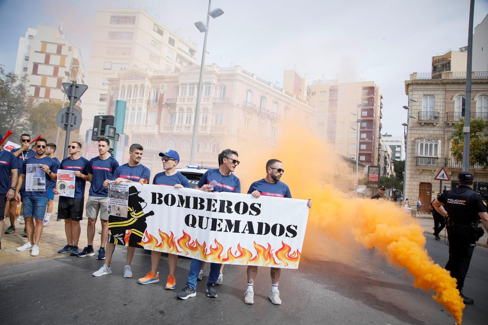 Bomberos en una de las últimas protestas de este año Bomberos en una de las últimas protestas de este año