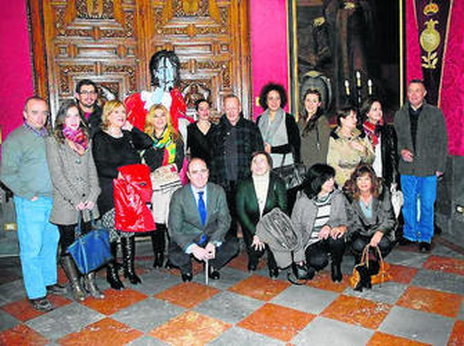 Representantes de las compañías, ayer, en el Ayuntamiento.